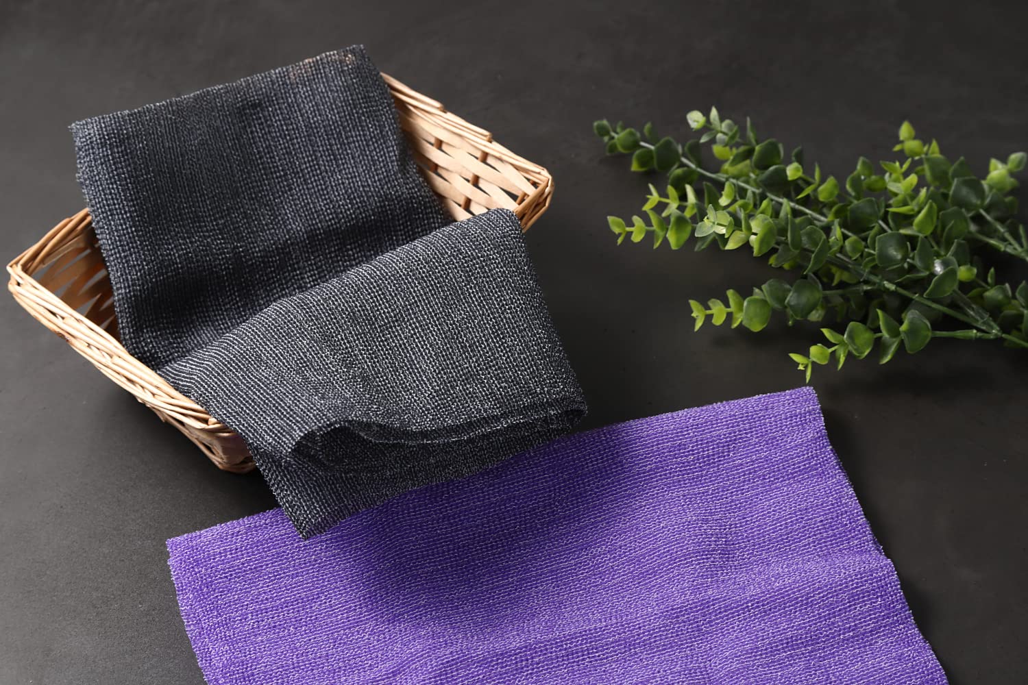 Terra Distribution ultra-fine lather weave helps quick, relaxing wash after use.