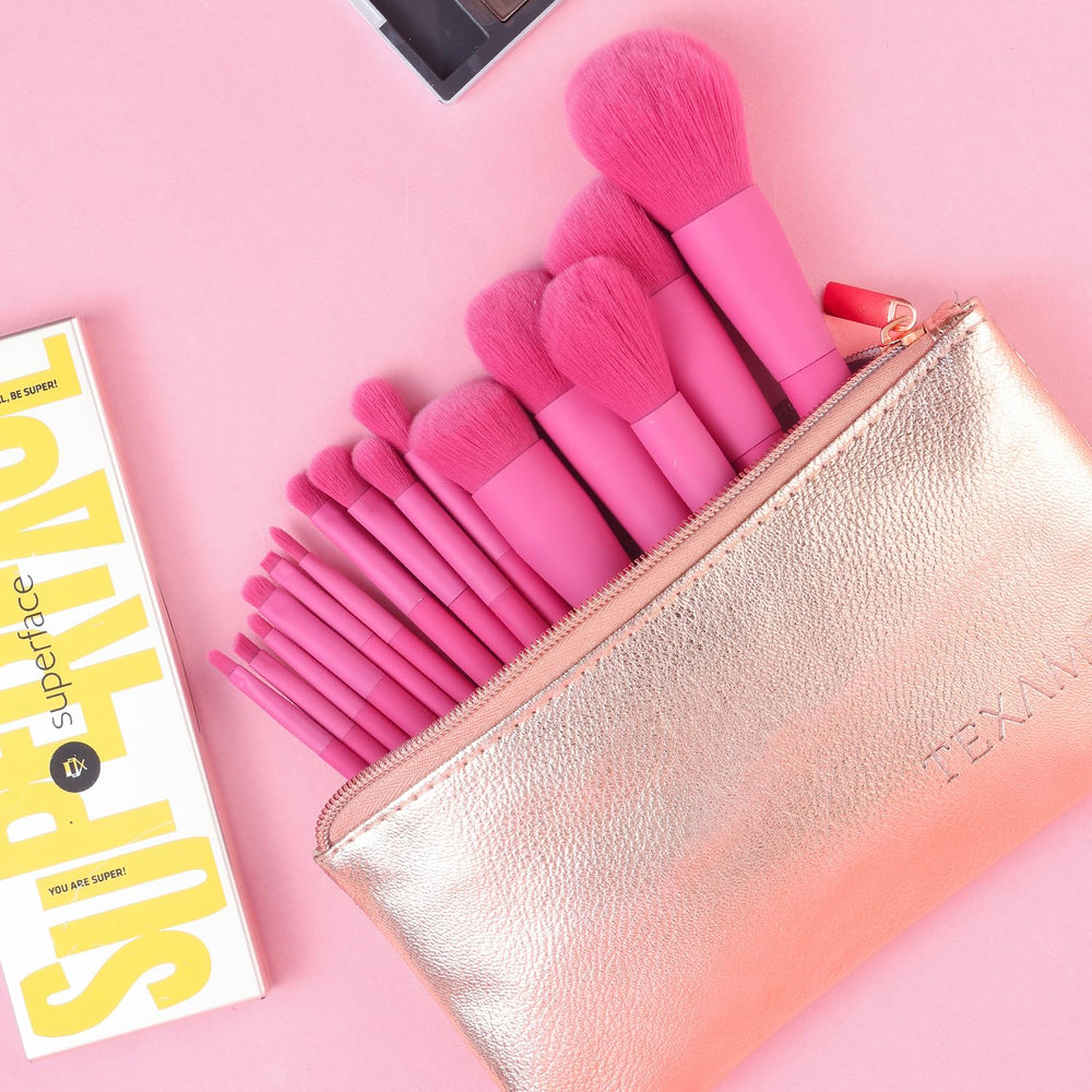TEXAMO premium synthetic bristles in close-up for smooth foundation and powder blends