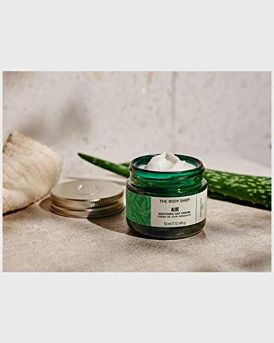 The Body Shop Aloe Vera Day Cream texture swatch reveals lightweight, creamy hydration.