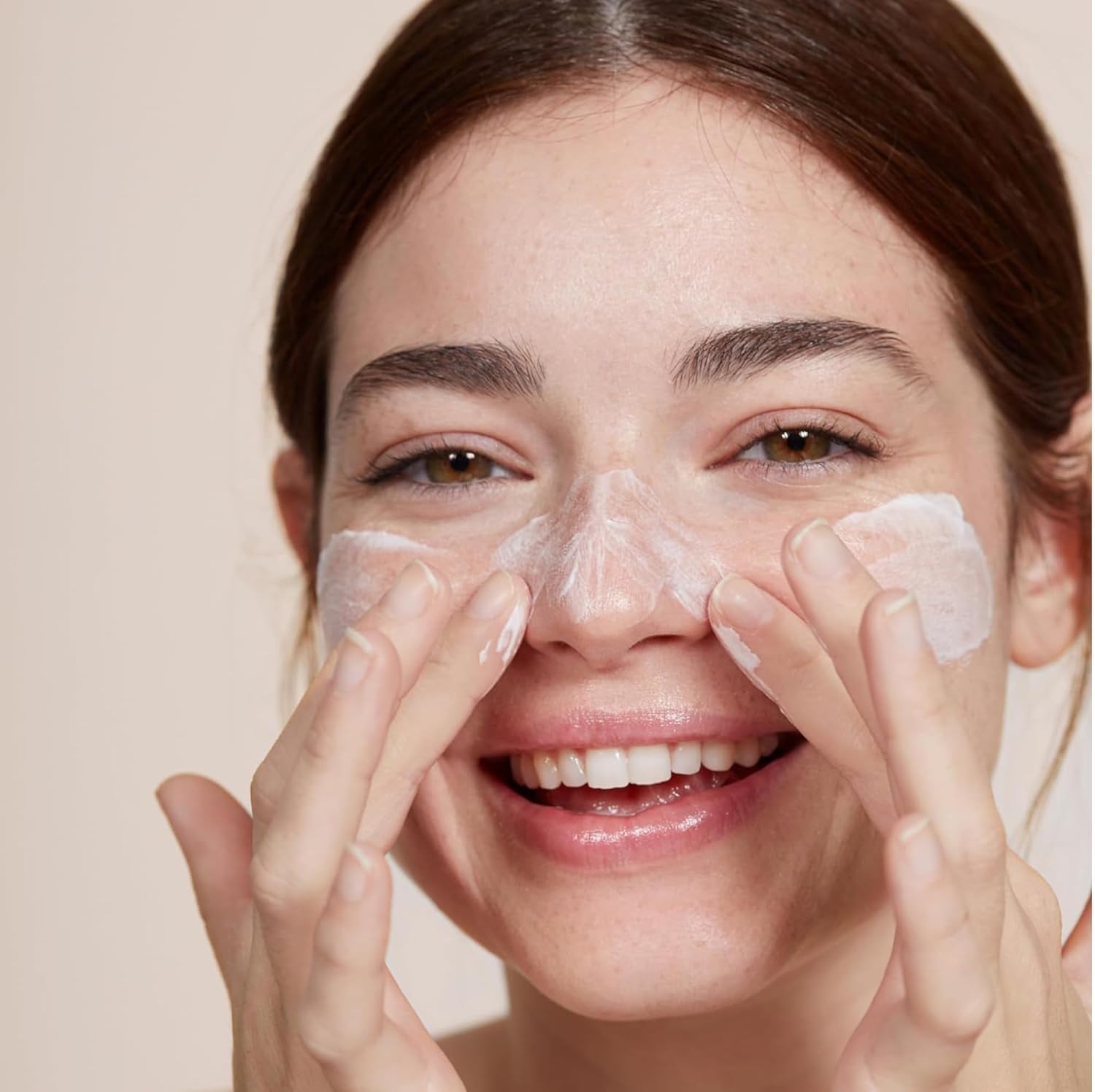The Face Shop Rice Water Bright foam texture close-up showing creamy lather