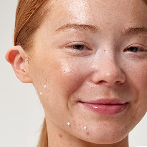The INKEY List Succinic Acid Treatment swatch showing pore-unclogging action.