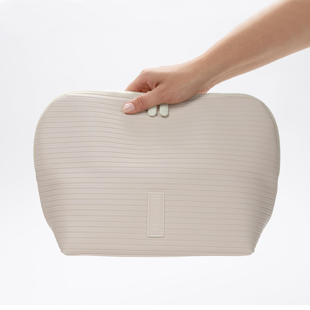 THE VERTI vanity-ready profile shows a sleek, lightweight carry-on companion.