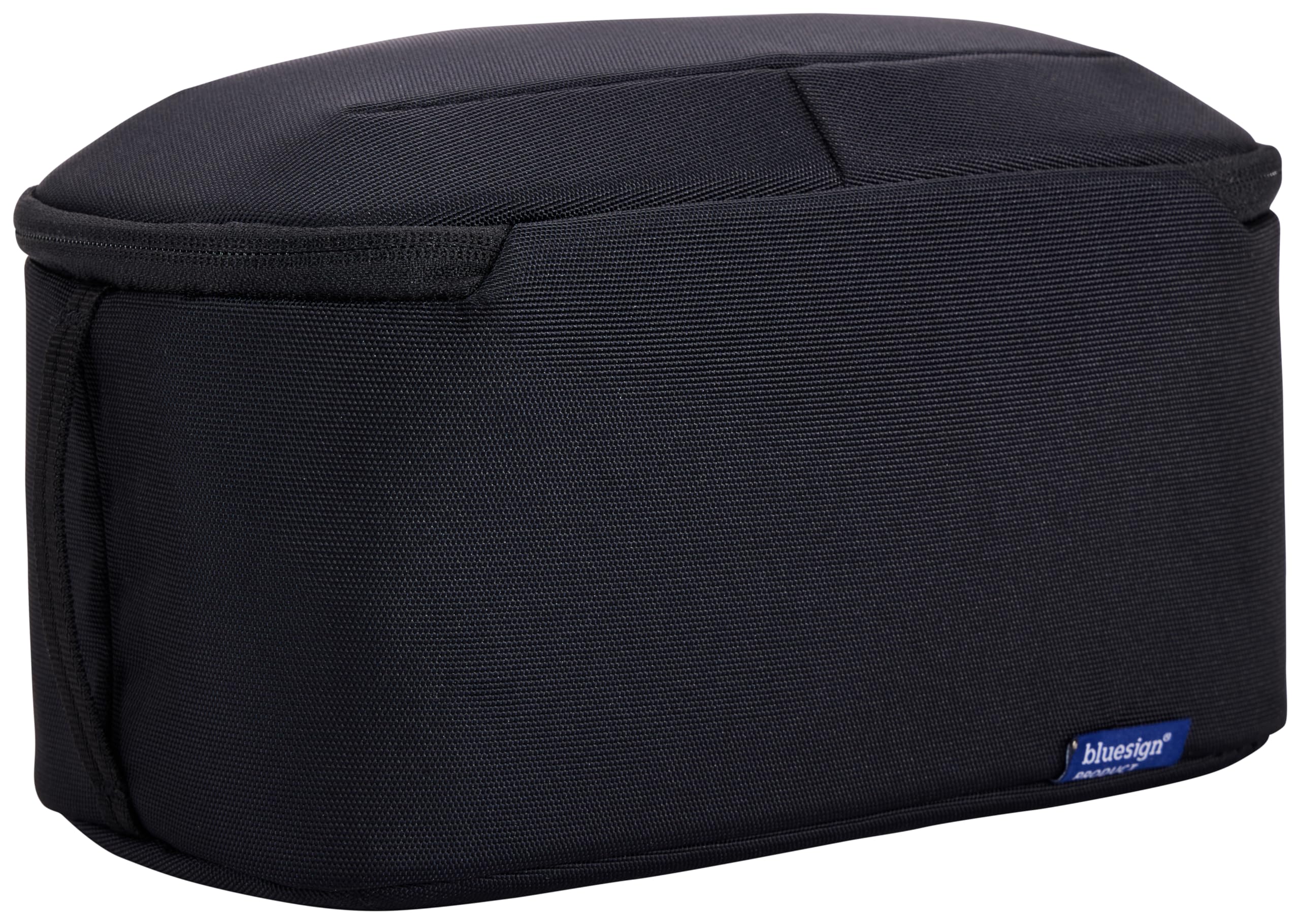 Thule Subterra 2 Toiletry Bag wipeable interior for quick cleaning after trips.