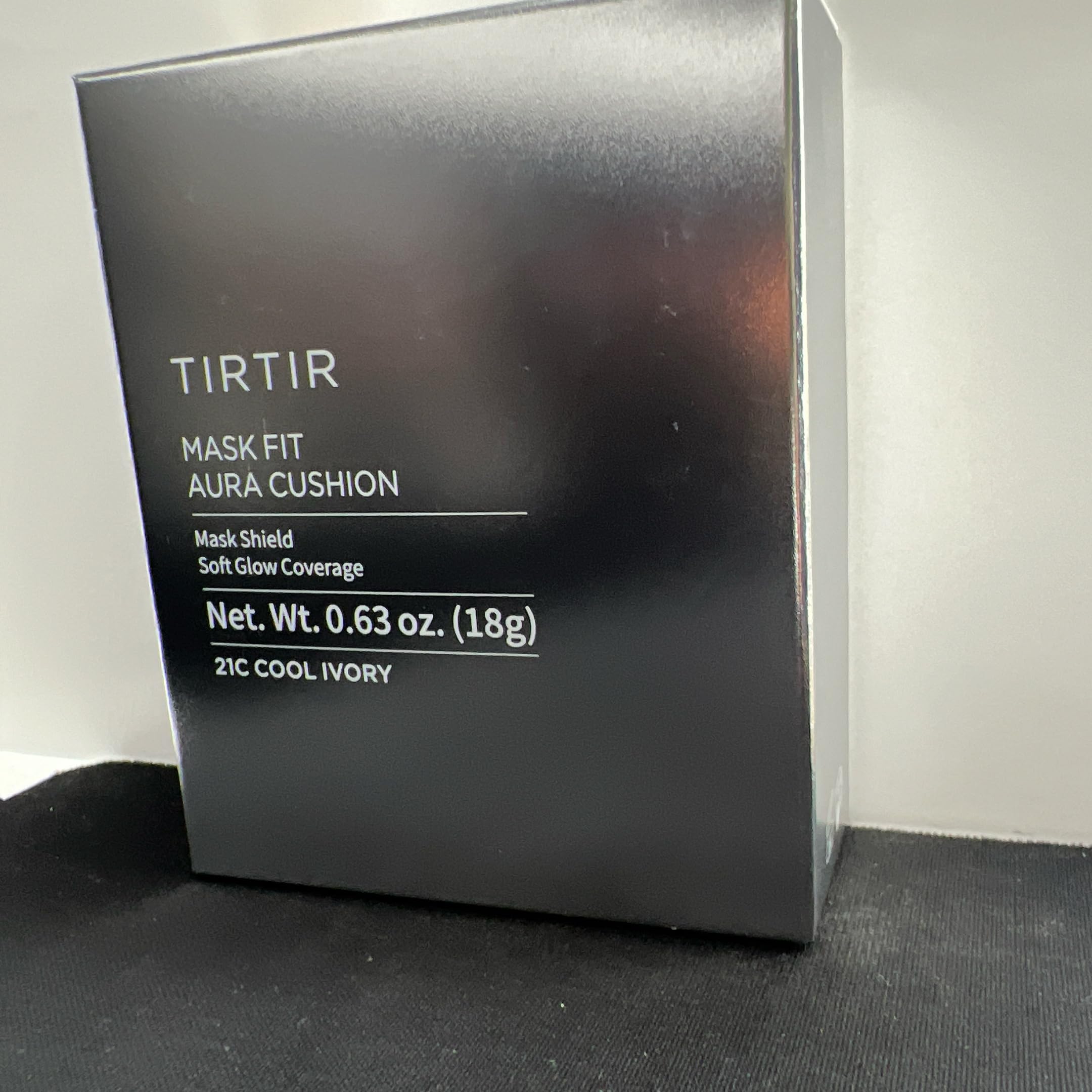 TIRTIR Mask Fit Aura Silver Cushion on-dry-skin swatch demonstrates comfortable moisture and glow.