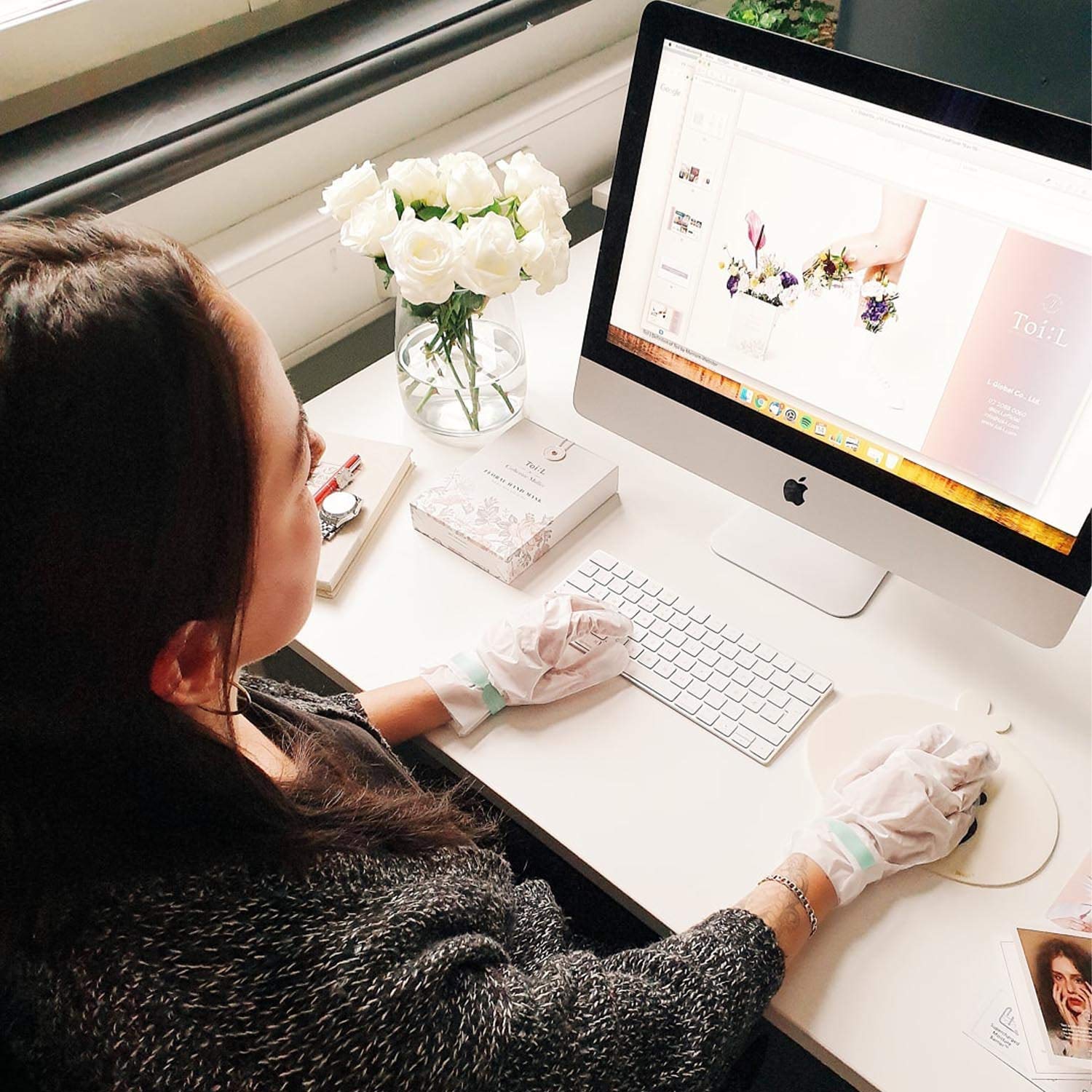 TOI:L touch-screen friendly gloves enable spa at home while browsing.
