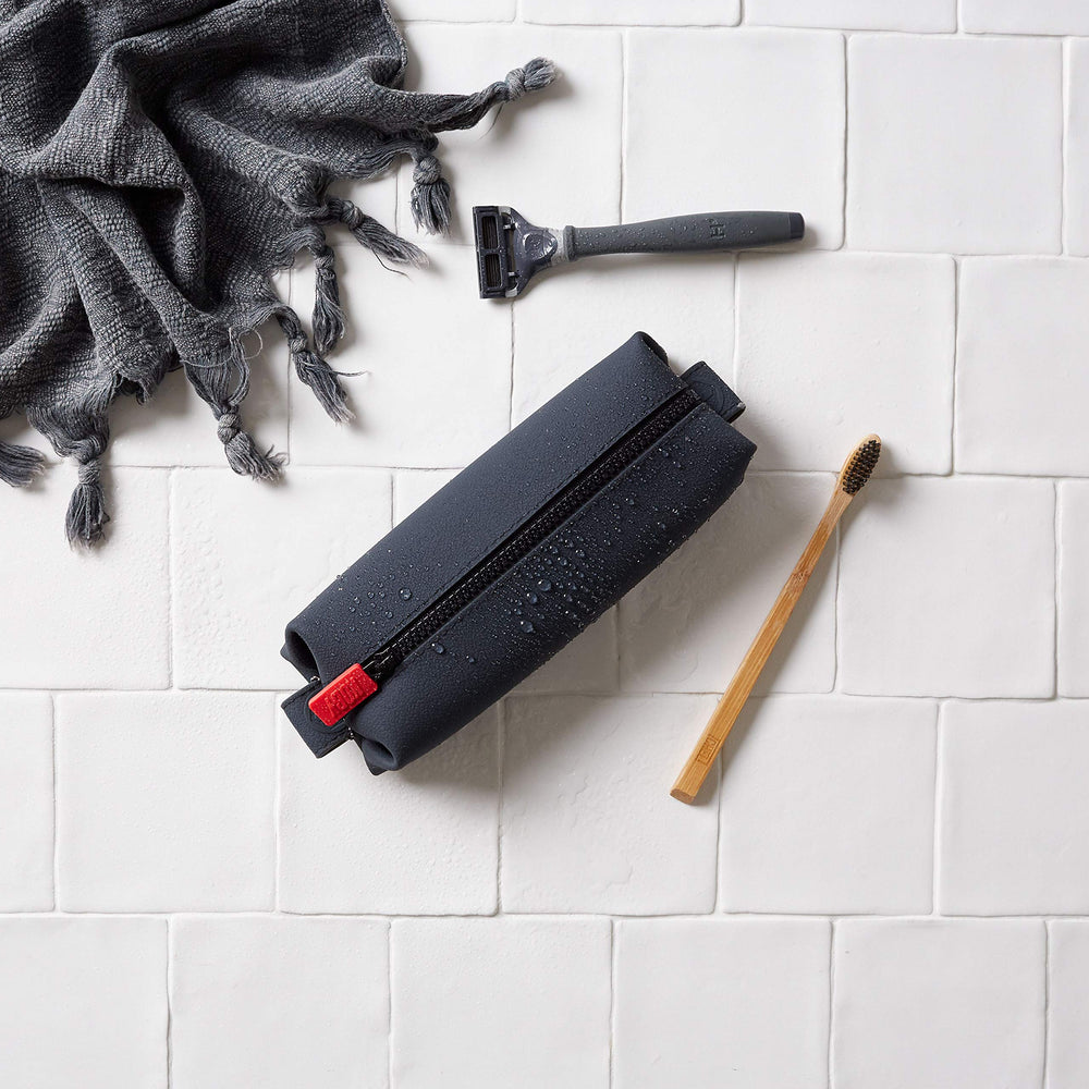 TOOLETRIES Koby Mini organizes daily grooming essentials on the go.
