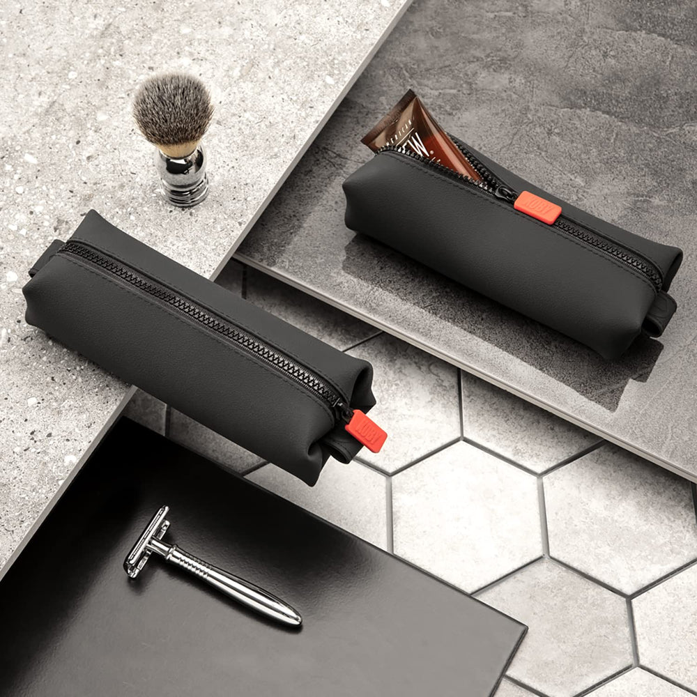 TOOLETRIES Koby Mini demonstrates water-resistance to protect contents.