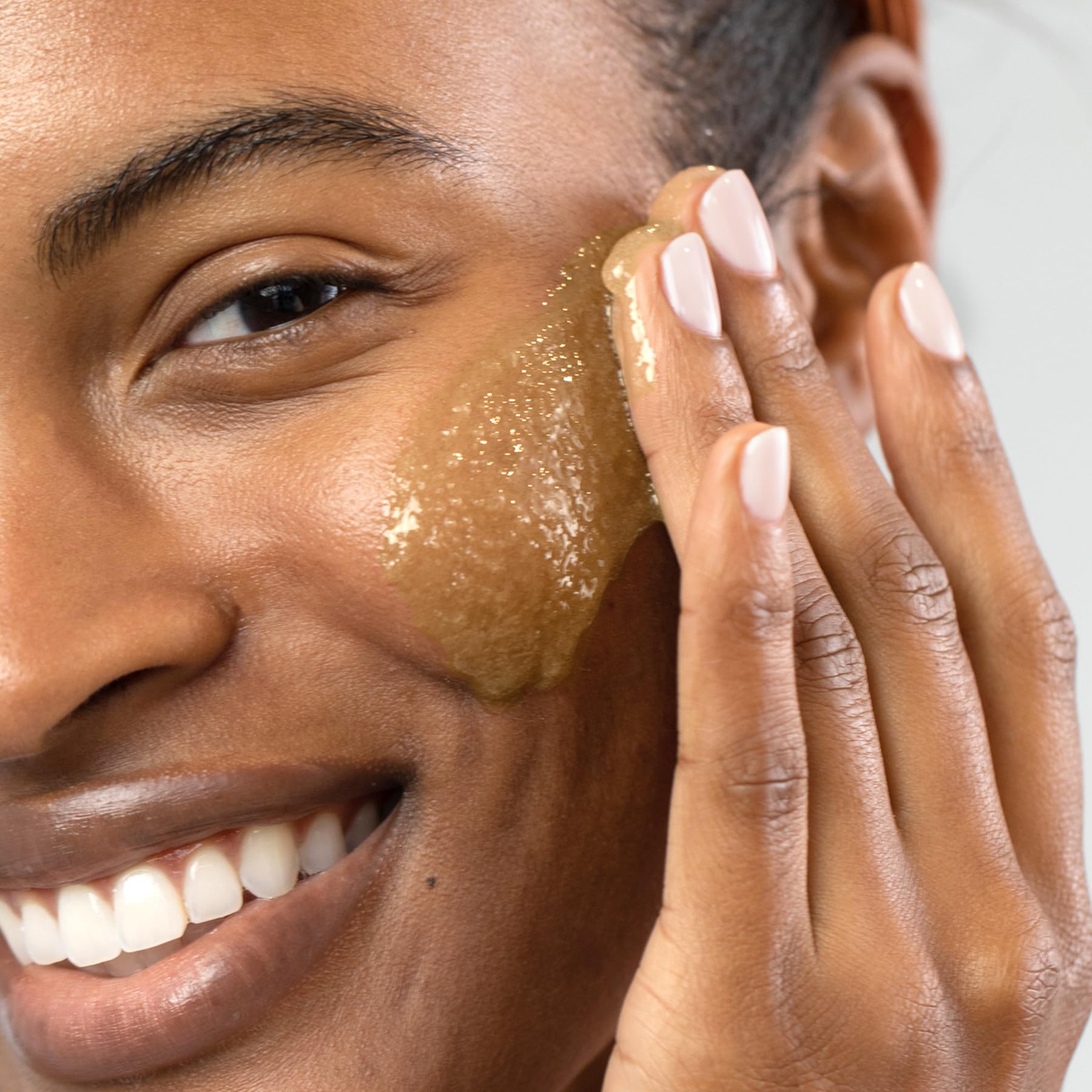 Tree Hut Nourishing Banana & Oat Face Scrub application scene—balancing cleanse and hydration.