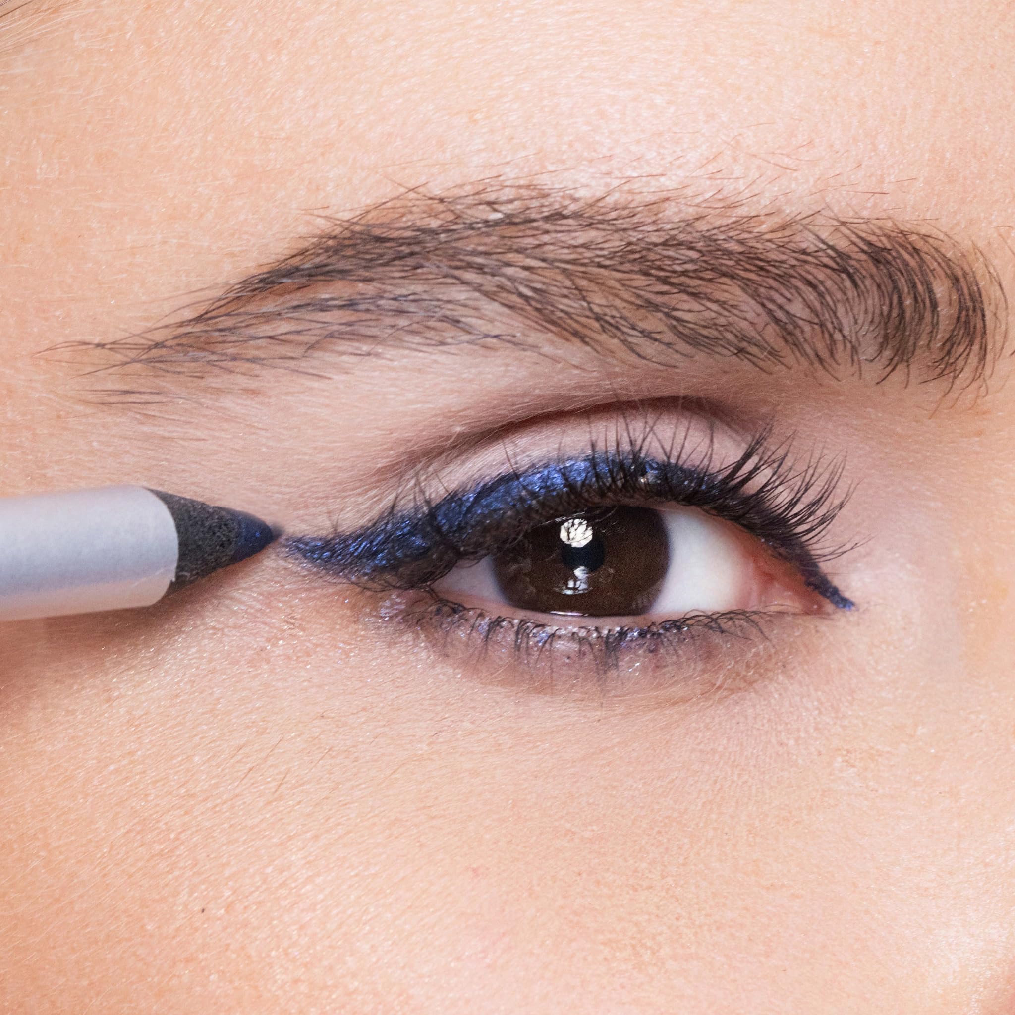 Trish McEvoy Intense Gel Eye Liner Arabian Nights lash-line demo shows staying power from application to removal.