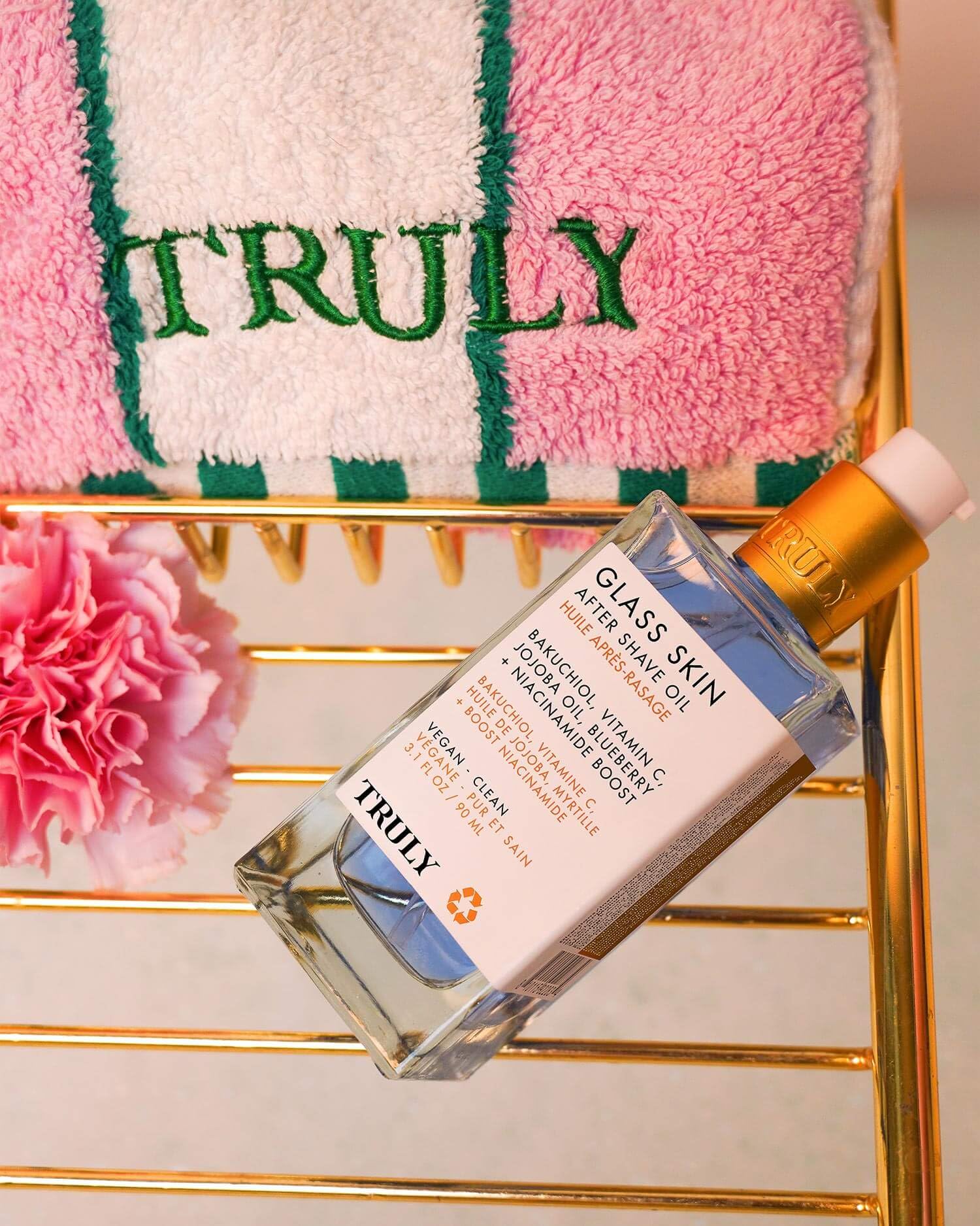 Truly Scent notes soap bubble accord evoke fresh uplifting fragrance during routine.