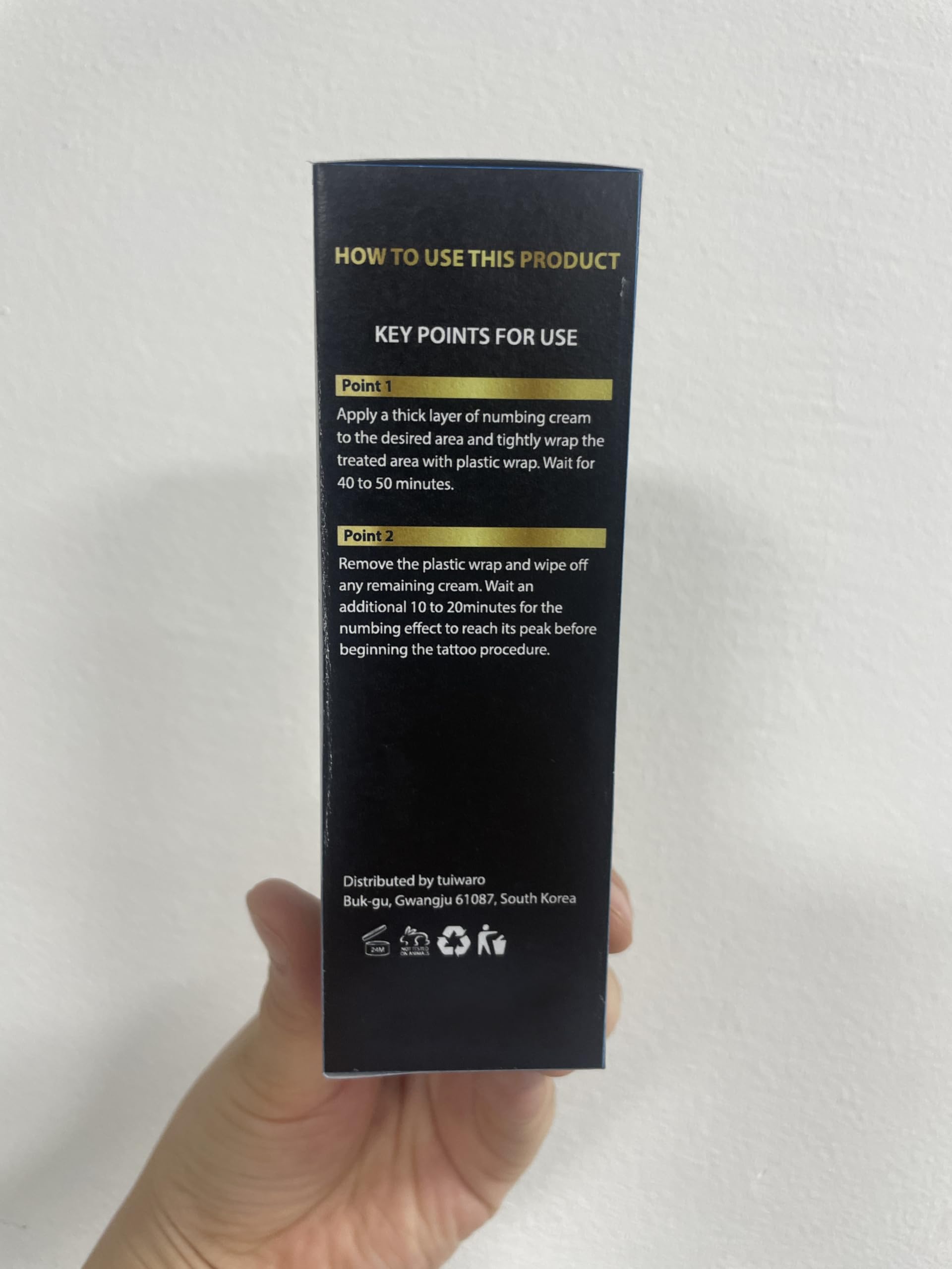 Tuiwaro Numbing Cream being applied by hands demonstrates easy-to-use formula