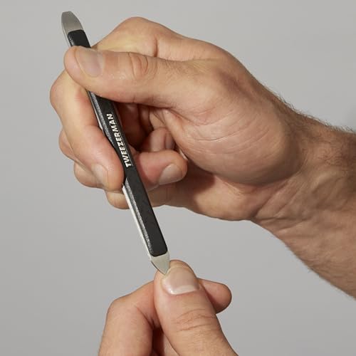Tweezerman Essential Grooming Kit facial-hair-scissors close-up for precise trimming.