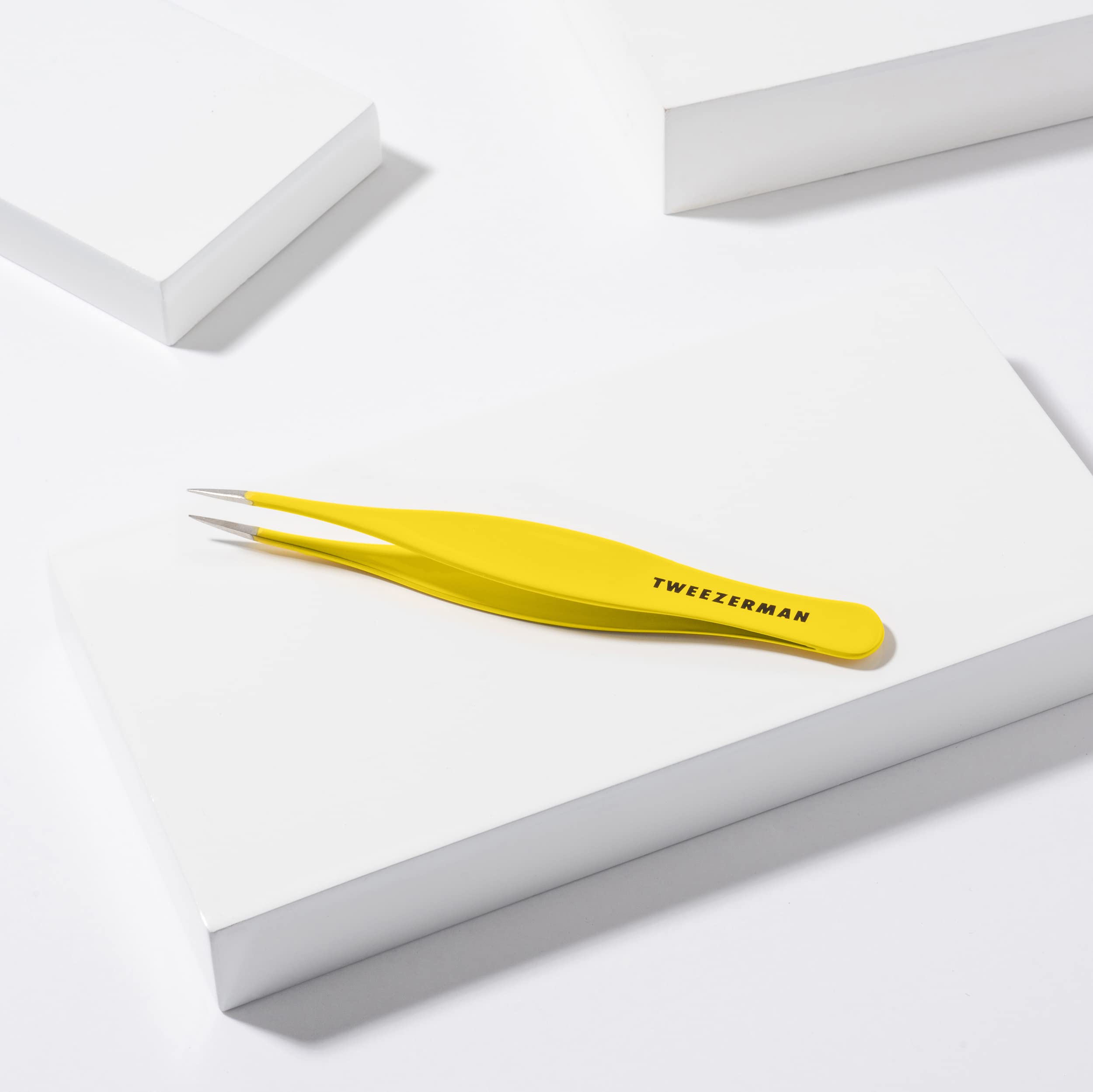 Tweezerman First Aid Splintertweeze kit-ready design fits in emergency kits