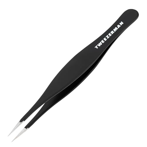 Tweezerman G.E.A.R. SplinterTweezer precision removal in action for splinters.