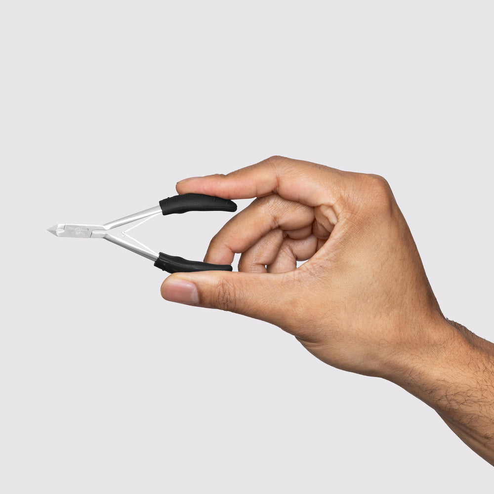 Tweezerman Great Grip Cuticle Nipper aligned tips for clean, accurate cuts