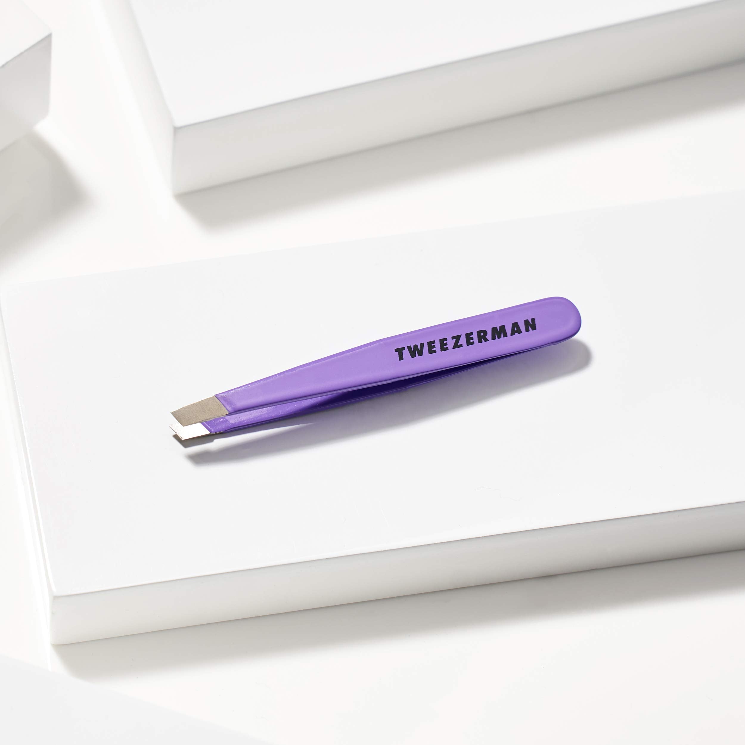 Tweezerman Mini Slant Travel Tweezers tips-detail showcases hand-filed precision for root-hair removal