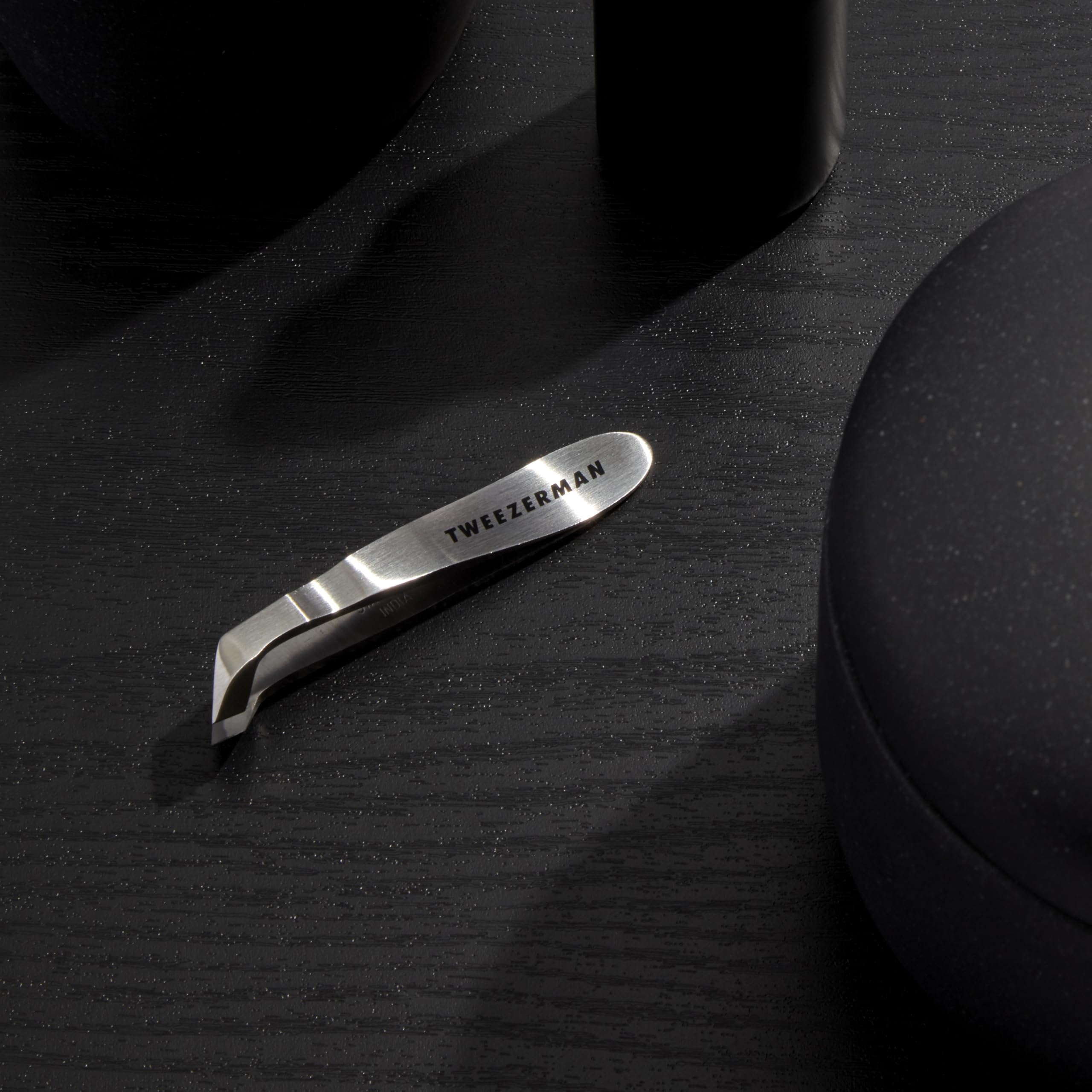Tweezerman Mini Squeeze Cutical Nipper silver durable stainless steel stays sharp over time.