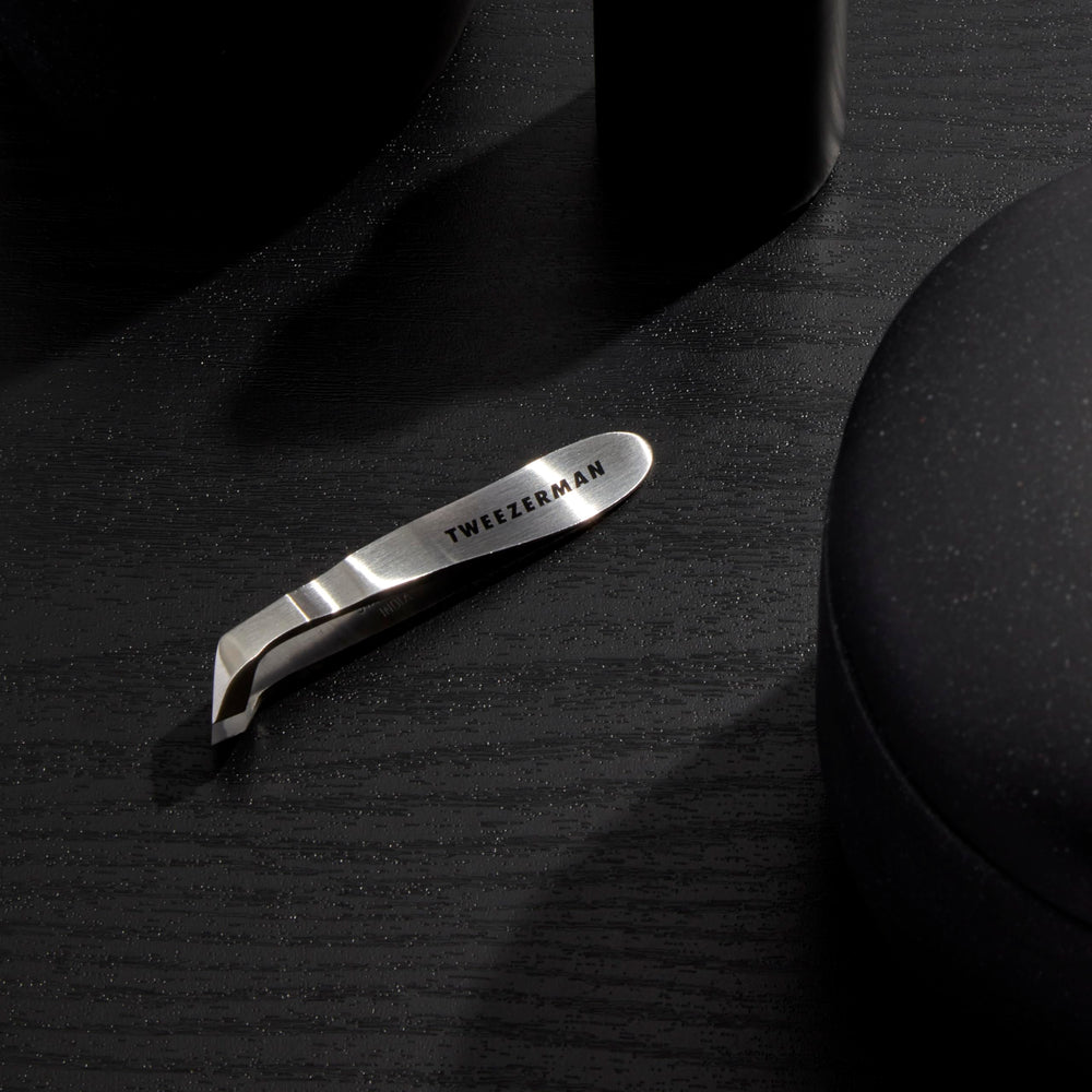 Tweezerman Mini Squeeze Cutical Nipper silver durable stainless steel stays sharp over time.