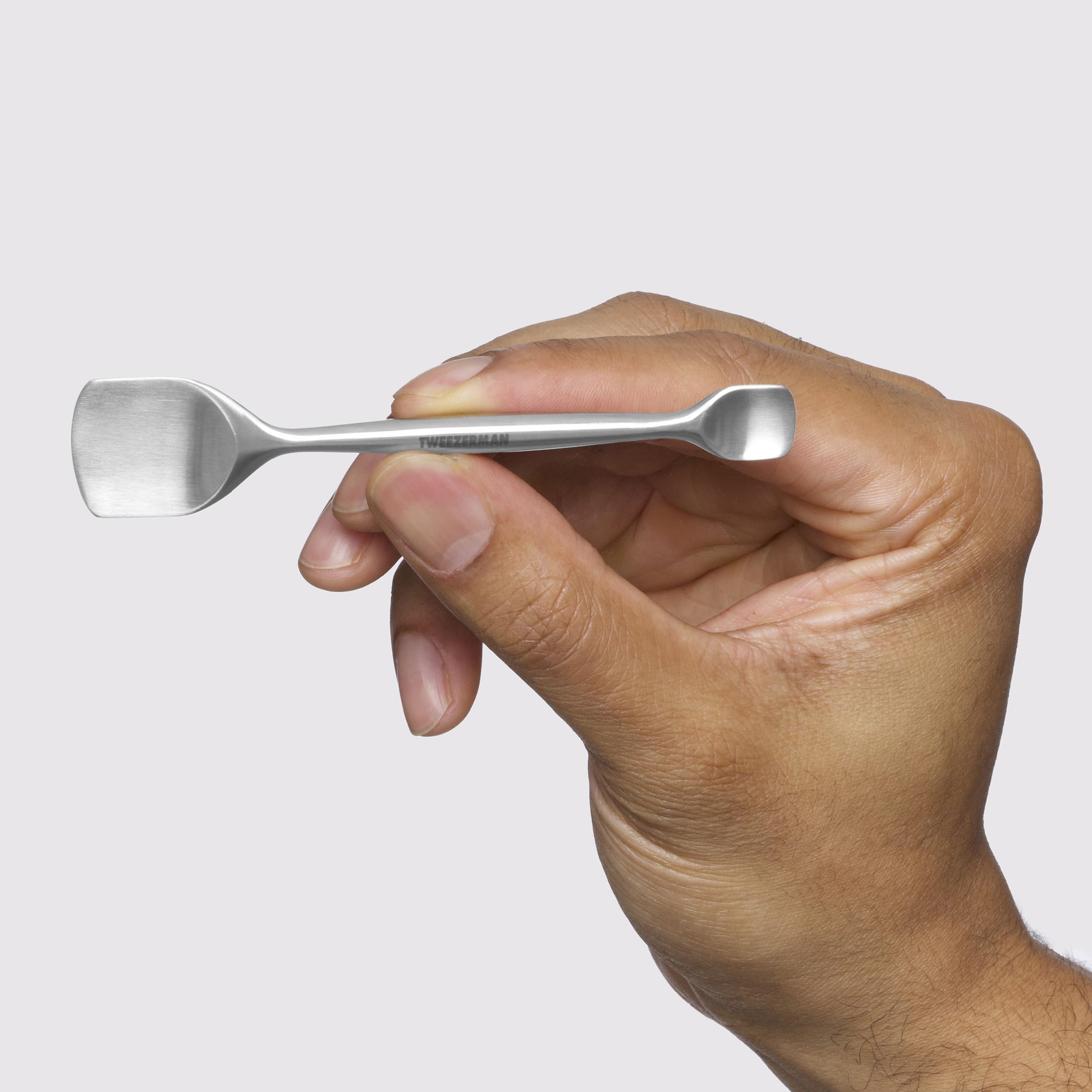 Tweezerman Pore Prep Tool lifting dirt and debris from pores during use.