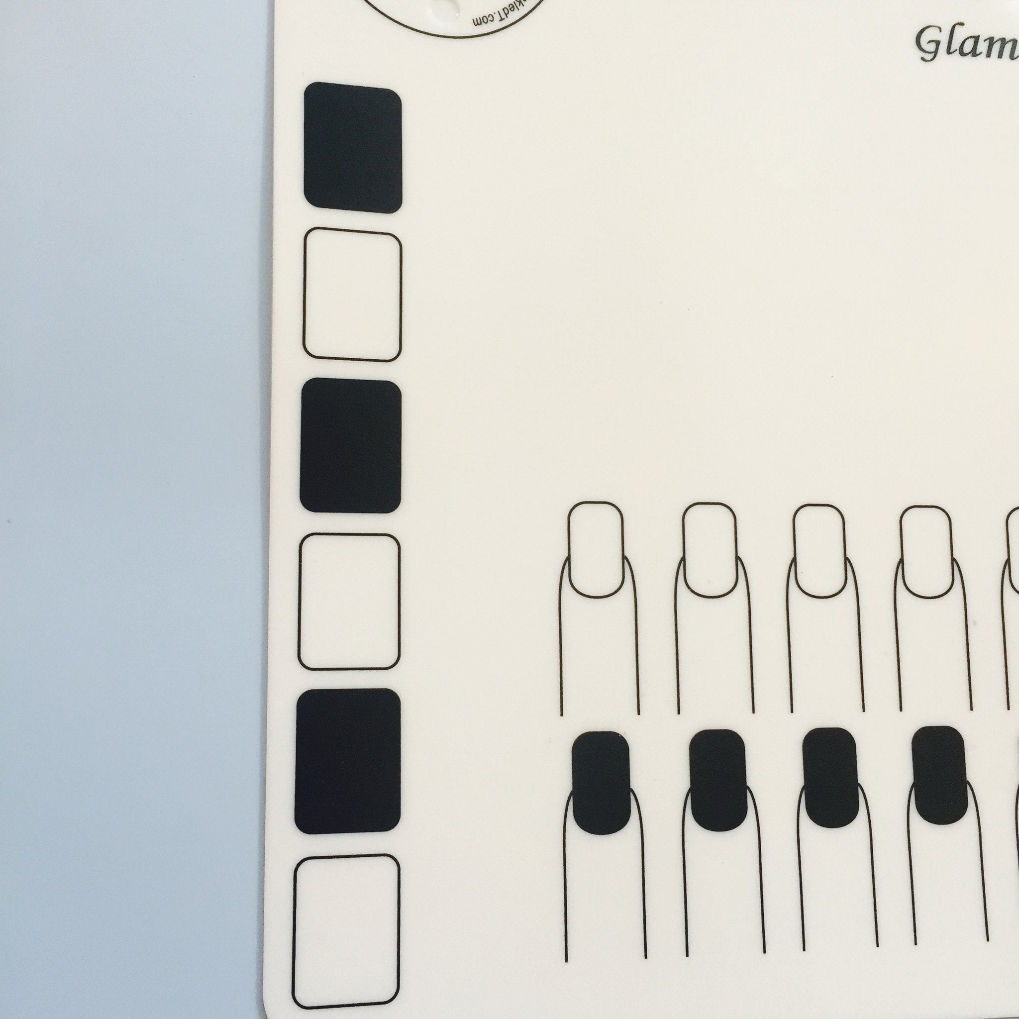 Twinkled T Glamour Mat: plantillas de camas para ambas manos para trazos consistentes.