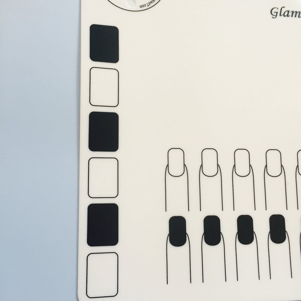 Twinkled T Glamour Mat: plantillas de camas para ambas manos para trazos consistentes.