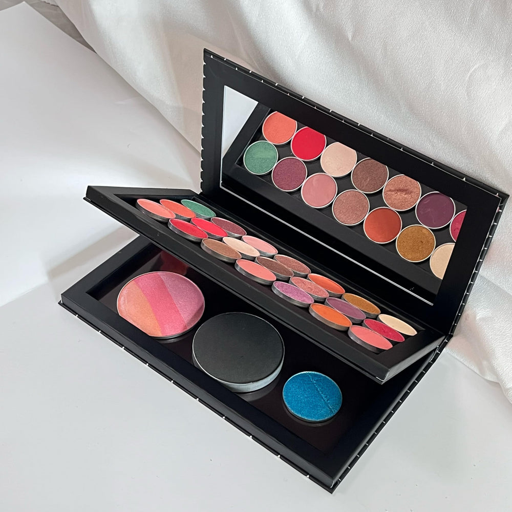 UDTIP palette with built-in mirror lid for convenient on-the-go makeup.