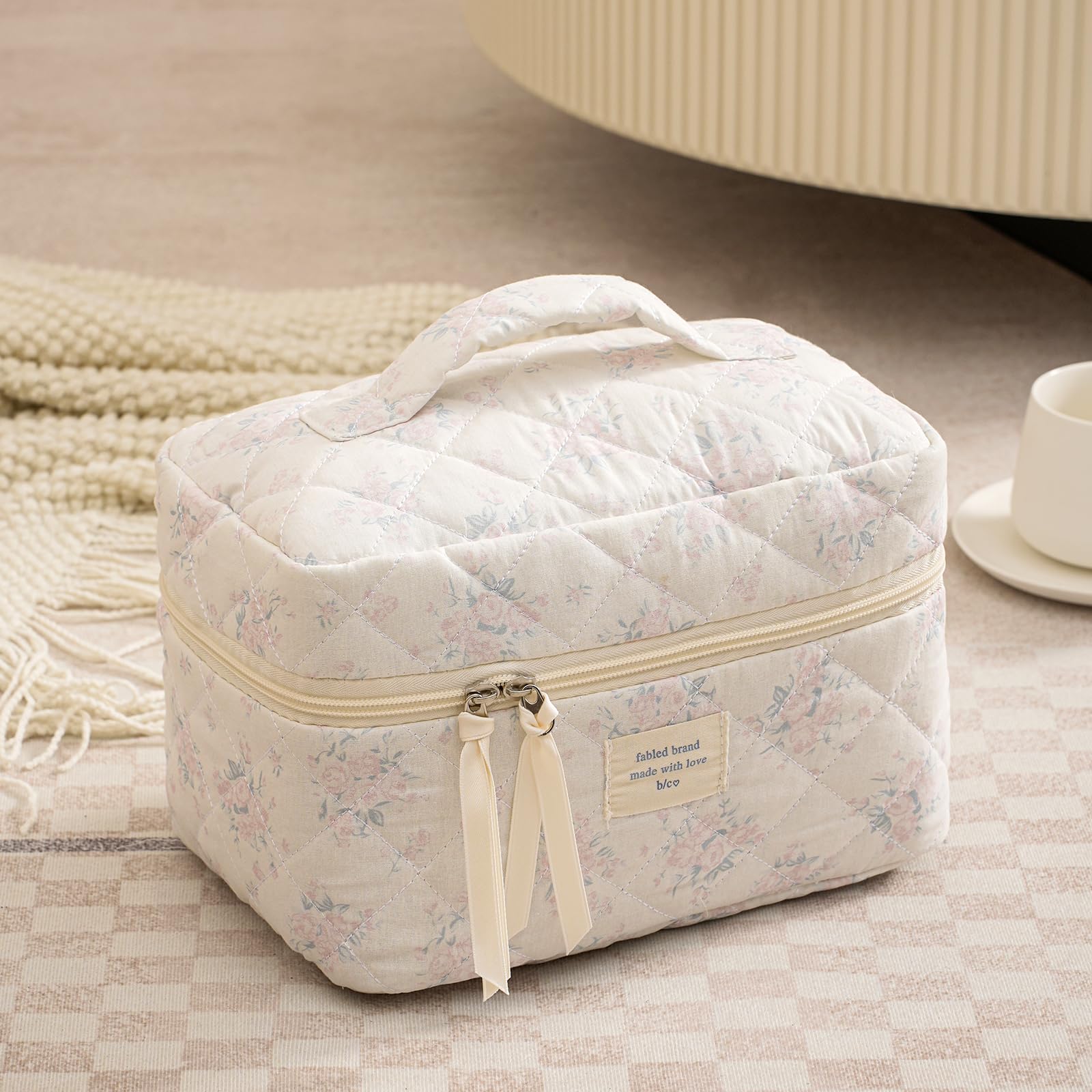 uekeboag quilted makeup bag zipper detail for durable, smooth opening
