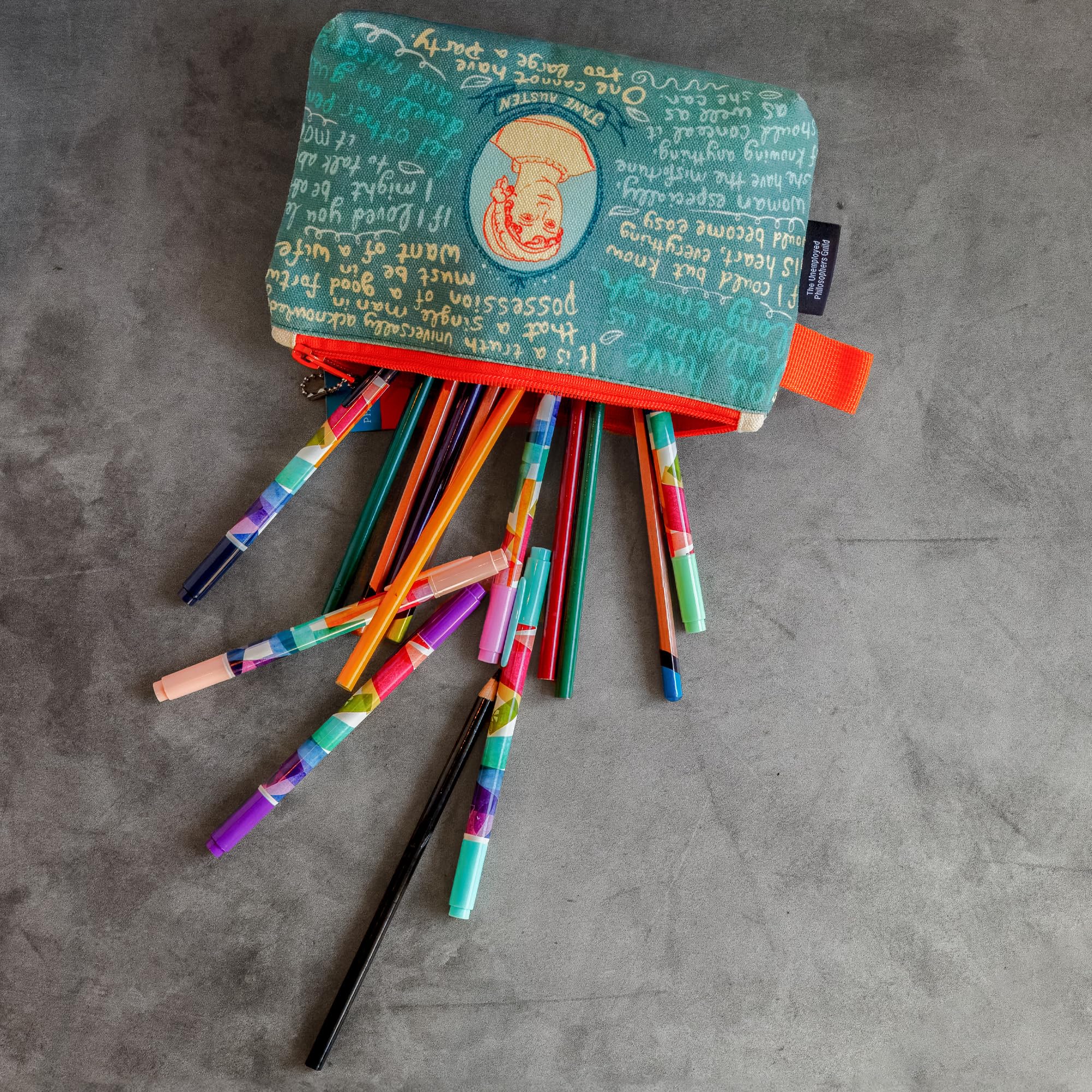 Jane Austen Bag inner-pocket organizes essentials for quick access.