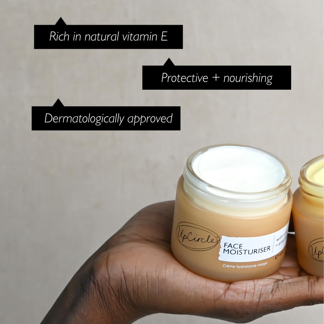 UPCIRCLE Face Moisturiser aloe vera swatch with soothing feel