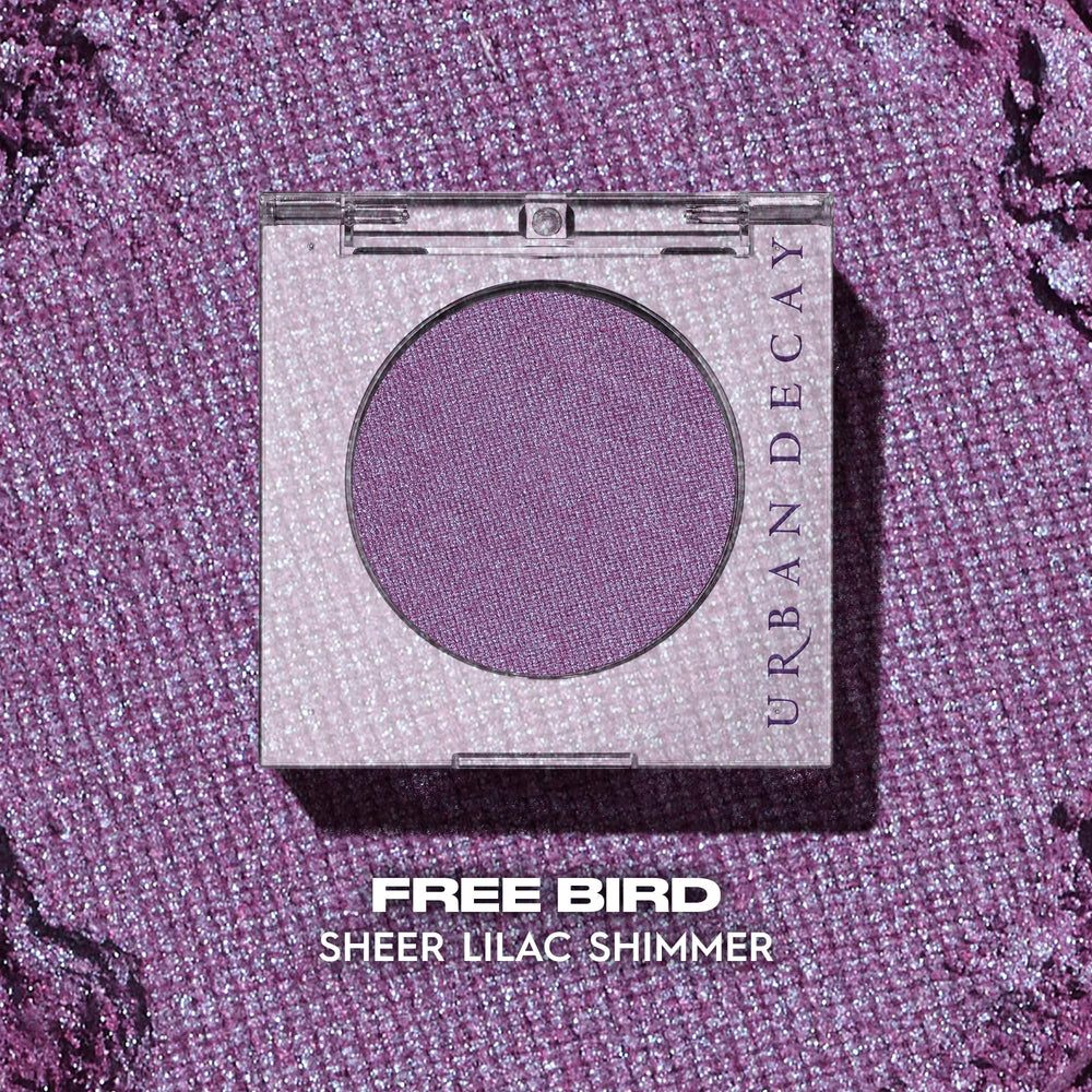 Urban Decay 24/7 Eyeshadow Single Freebird close-up highlights a fine lilac shimmer.