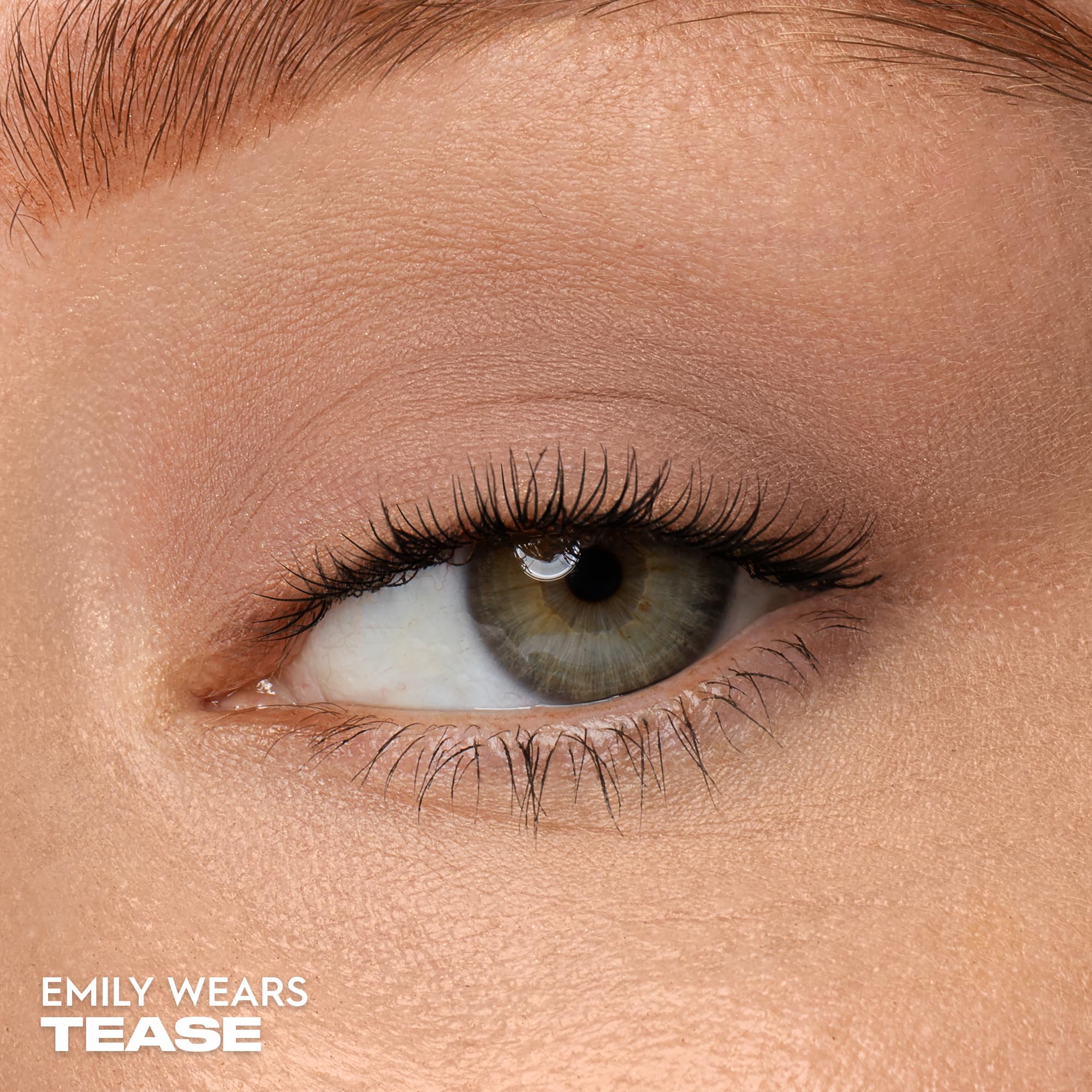 Urban Decay 24/7 Eyeshadow Tease swatch 2 demonstrates smooth blending and even coverage.