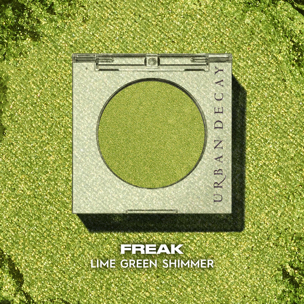 Urban Decay 24/7 single Freak demonstrates extreme blendability and color payoff