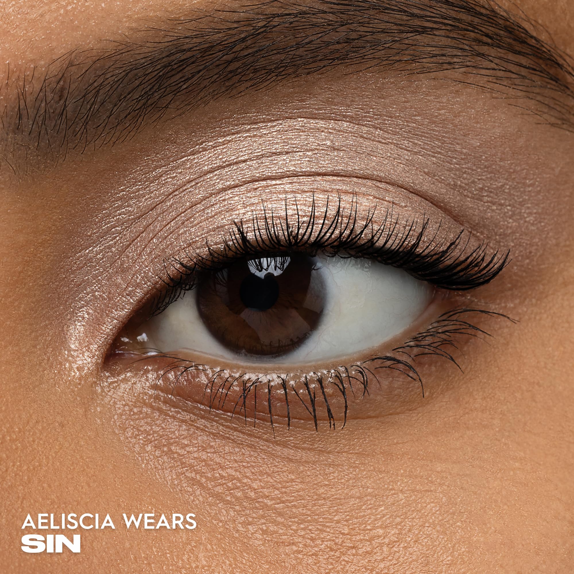Urban Decay 24/7 Eyeshadow Single Sin Champagne Shimmer swatch shows high-pigment payoff.