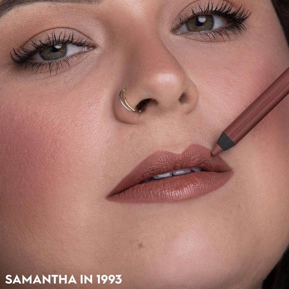 Urban Decay 24/7 Glide-On Lip Pencil precise definition on cleanly lined lips.