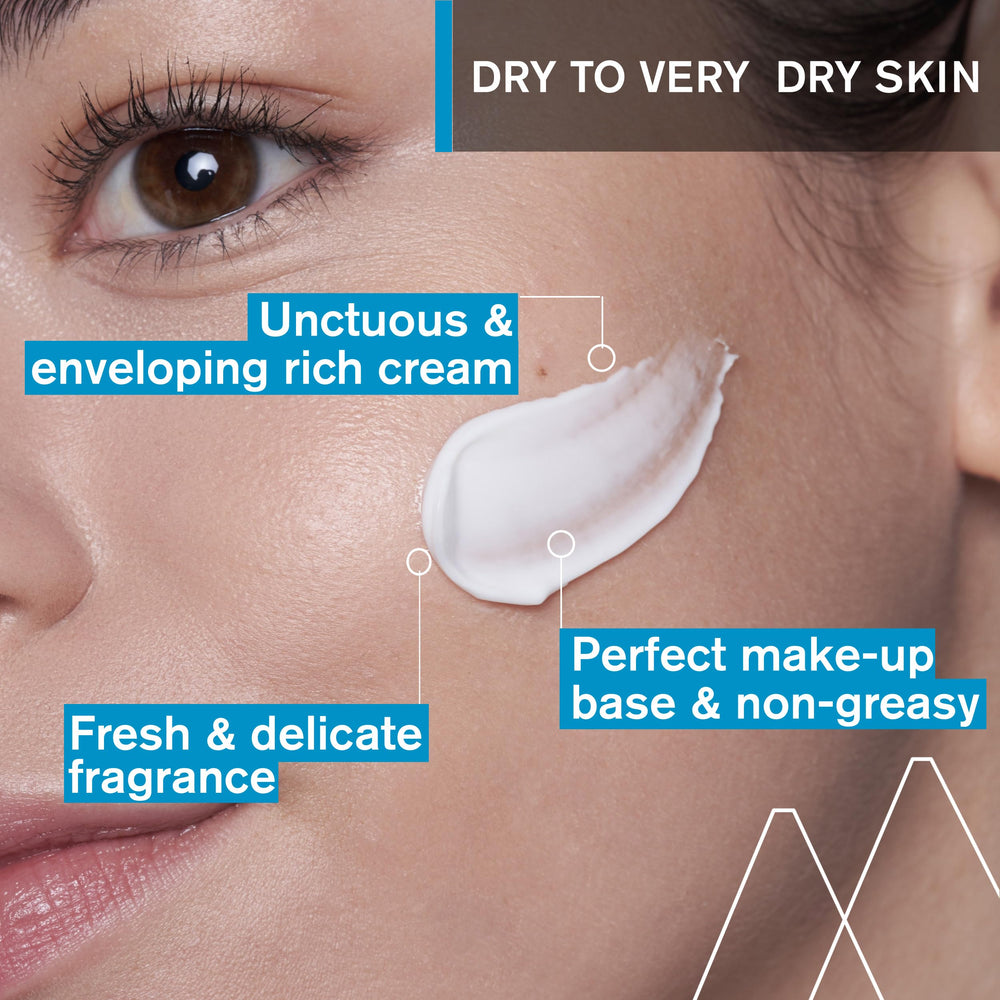 URIAGE Rich Water Cream texture close-up reveals a lightweight, velvety finish.