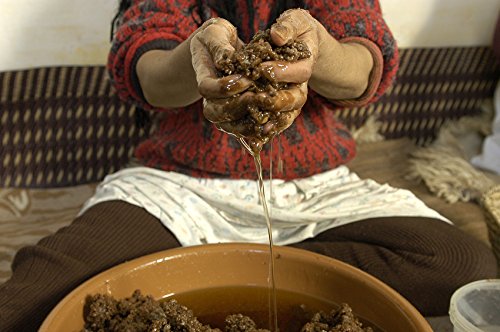 US Organic Argan Oil strengthens nails and softens cuticles before polish.