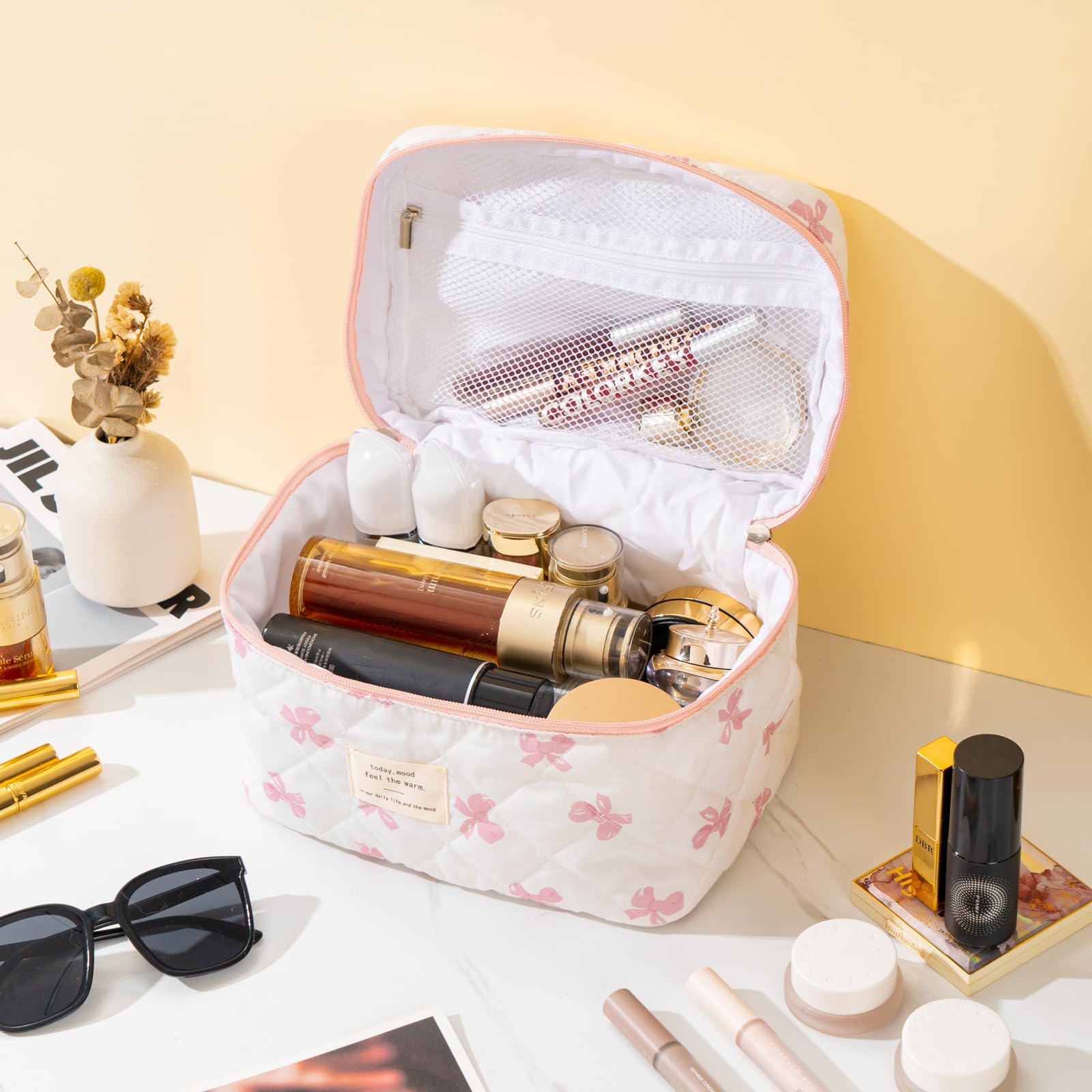 UUYUUY makeup bag 6x6x9 size ideal for cosmetics.