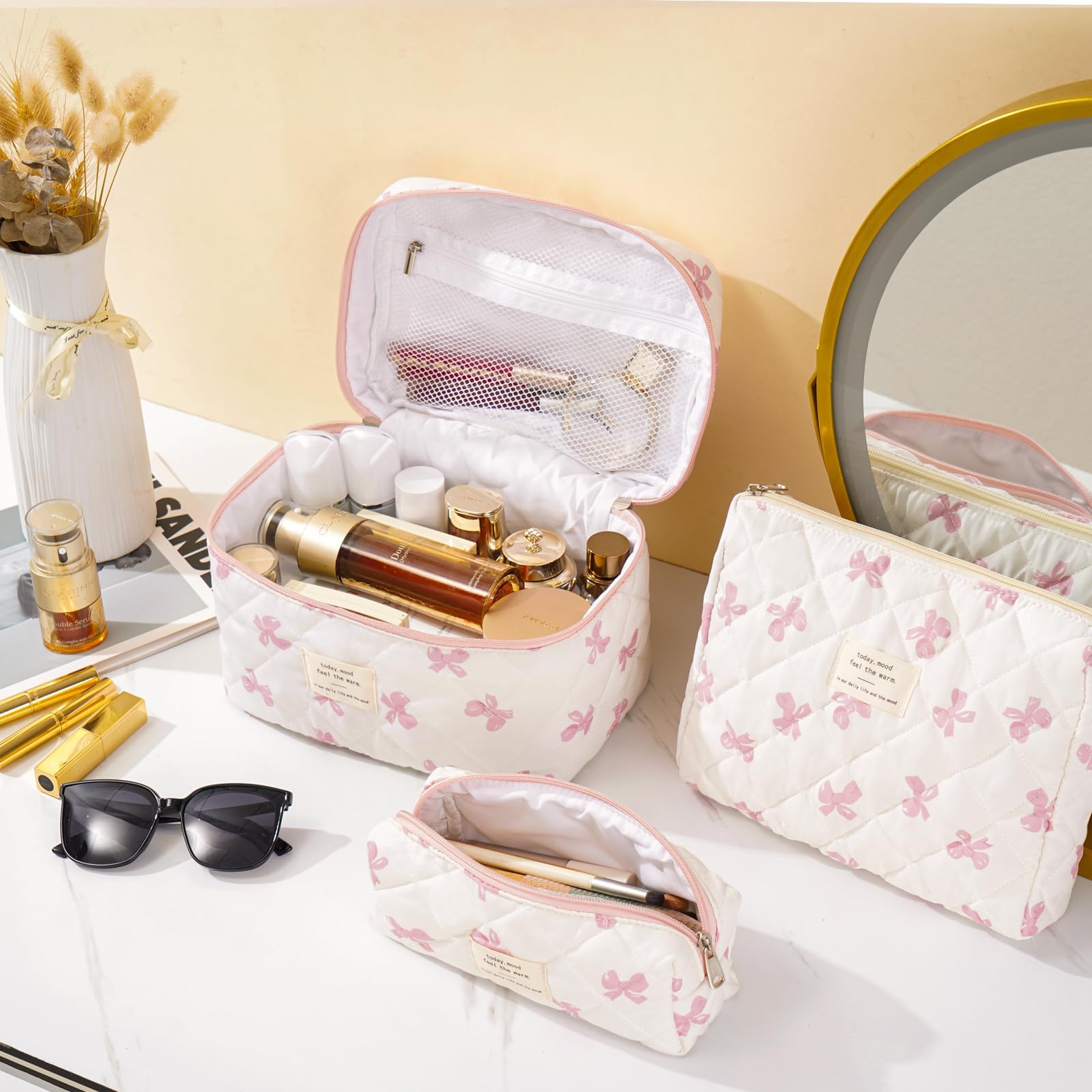 UUYUUY makeup bag travel organizer — compact fold fits in purse.