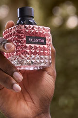 Valentino Donna Born in Roma bottle top — luxe cap detail for evening transitions.