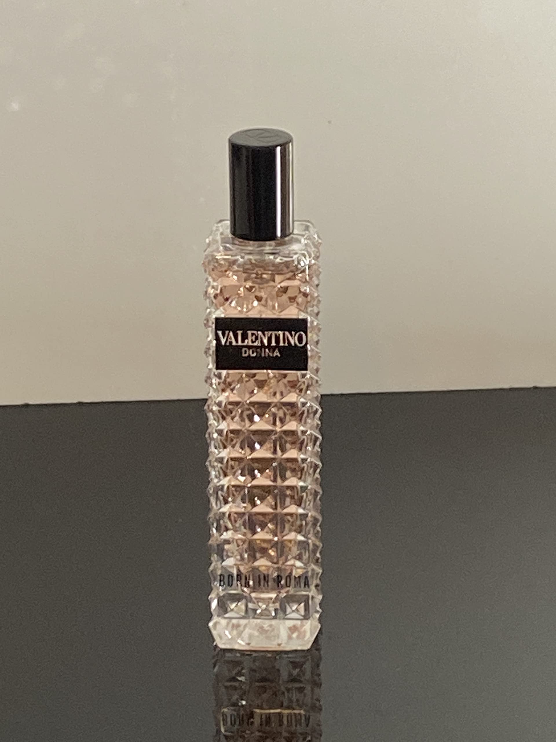 Valentino Donna Born In Roma close-up highlights jasmine and blackcurrant notes.