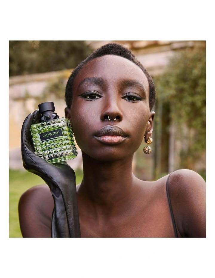 Valentino Donna Green Stravaganza atomizer demonstrates easy, precise application for everyday wear