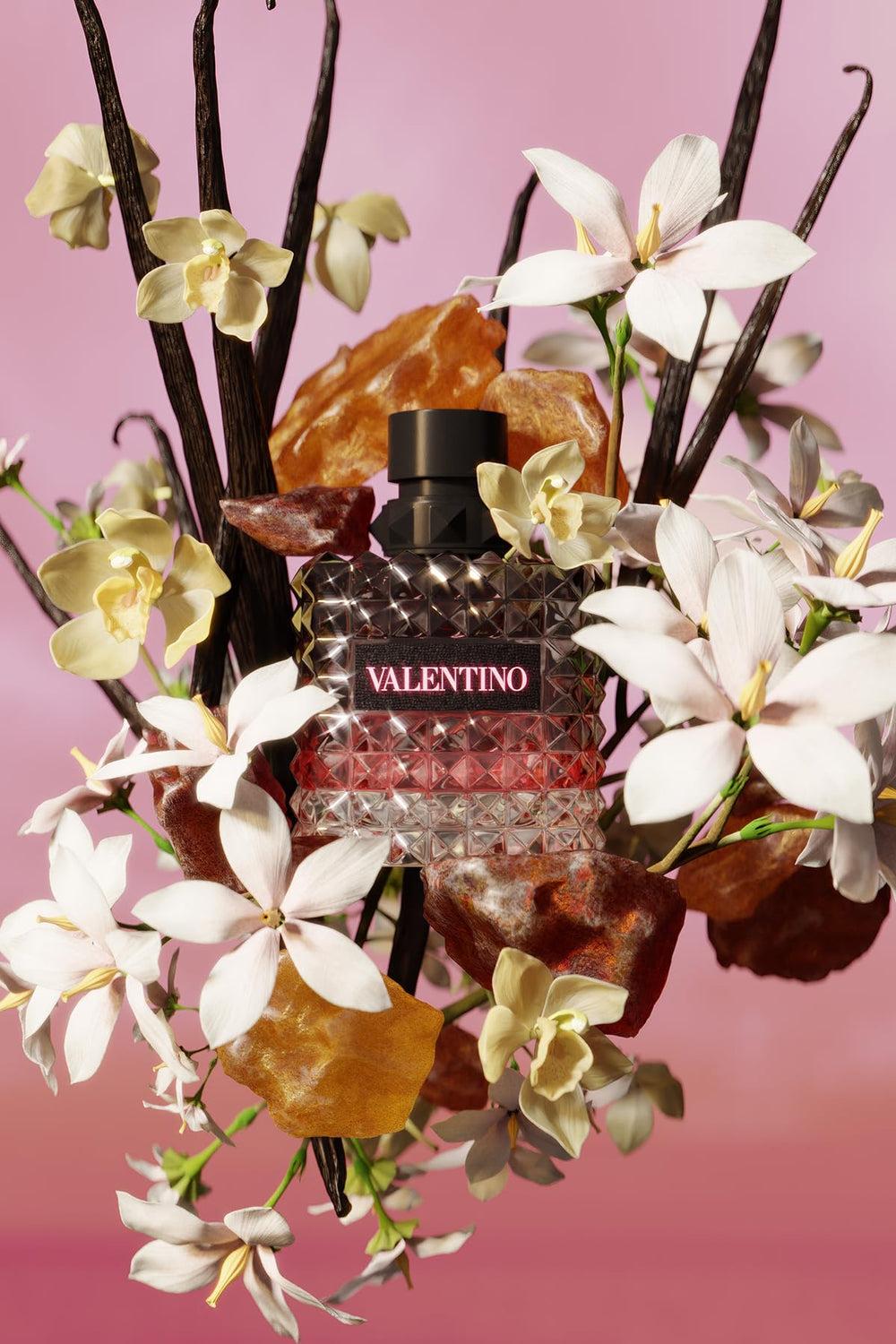 Valentino Donna Born In Roma Intense bottle-closeup highlights amber-vanilla warmth