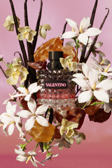 Valentino Donna Born In Roma Intense bottle-closeup highlights amber-vanilla warmth