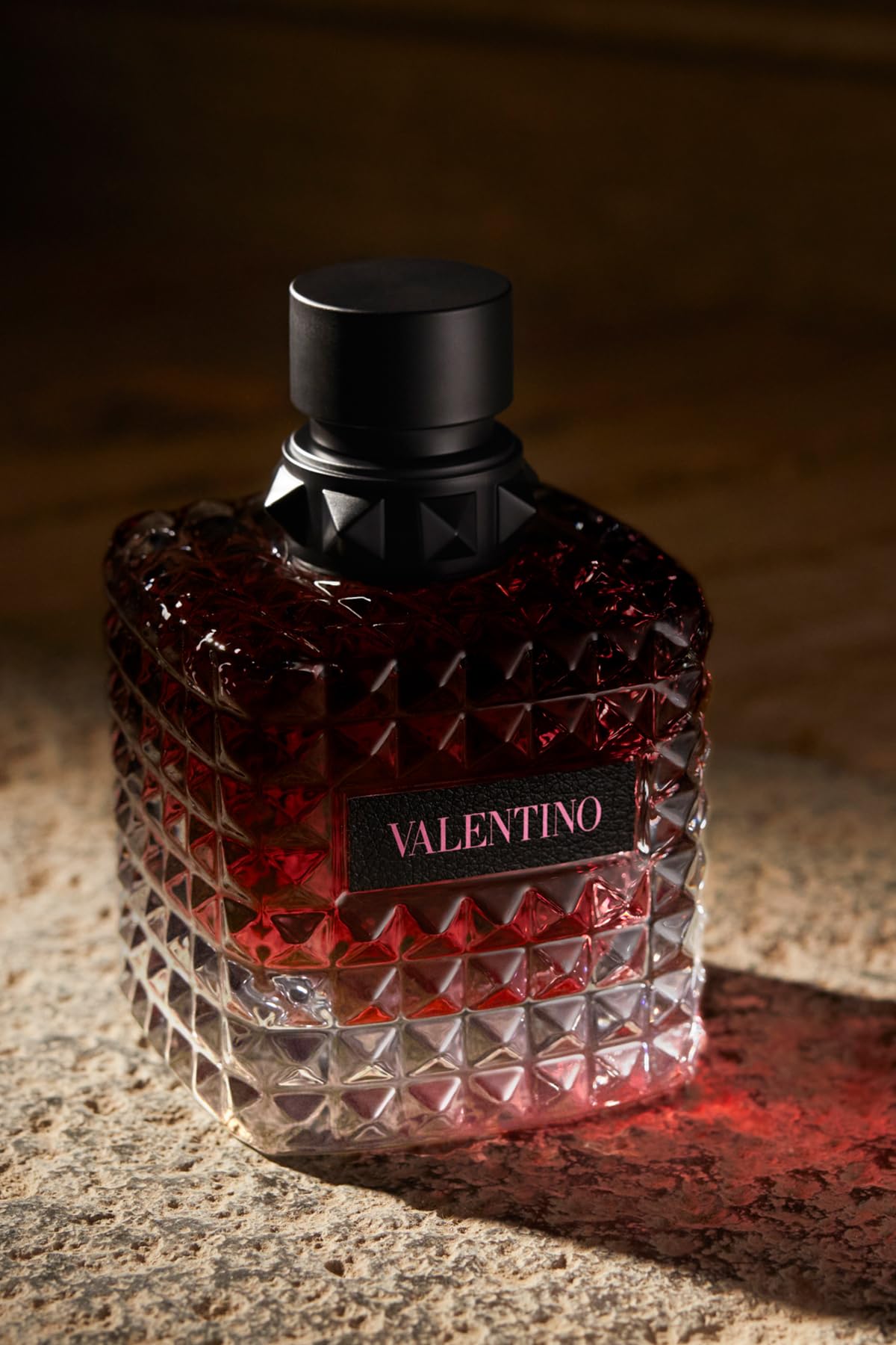Valentino Donna Born In Roma Intense cap-and-bottle detail conveys luxury design