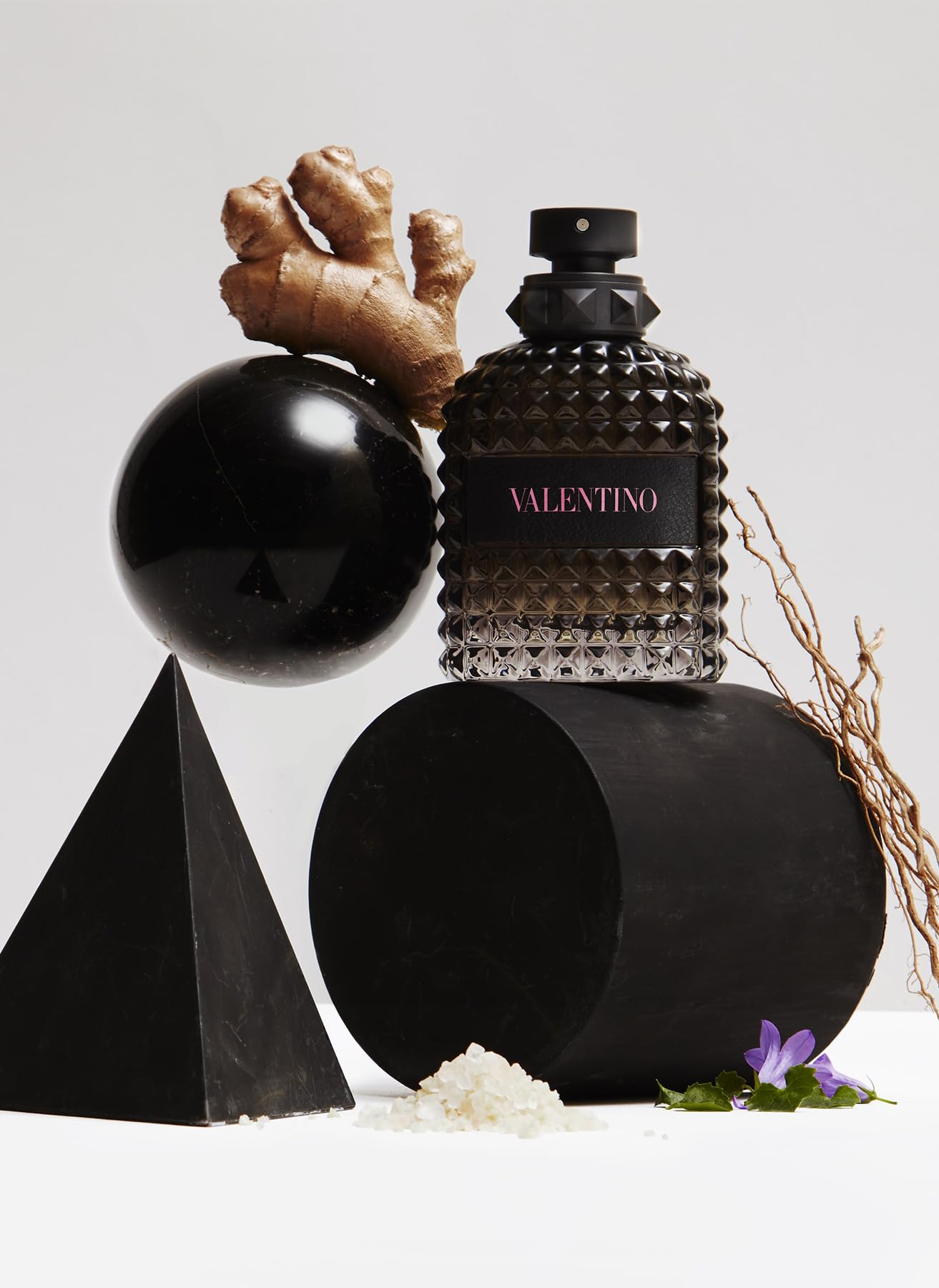 Valentino Uomo Born In Roma daily use display highlighting lasting freshness.