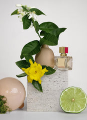 Valentino Voce Viva Women bottle-closeup highlights premium floral notes.