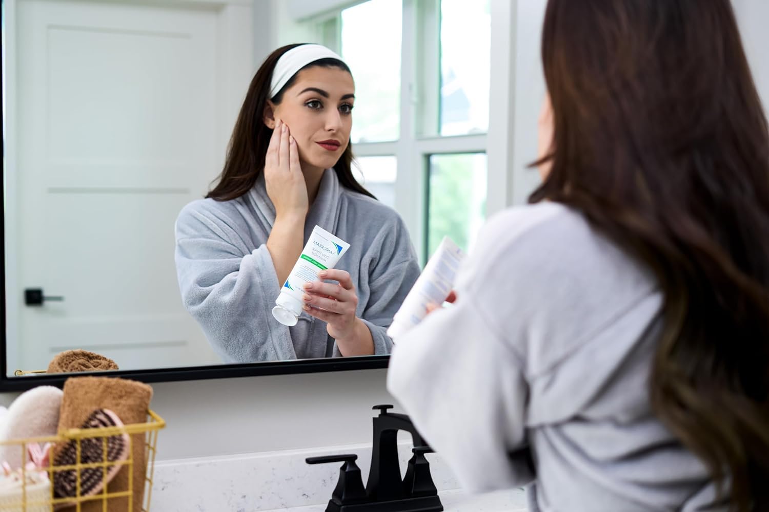 Vanicream ceramides hyaluronic acid ingredients image emphasizes barrier hydration.
