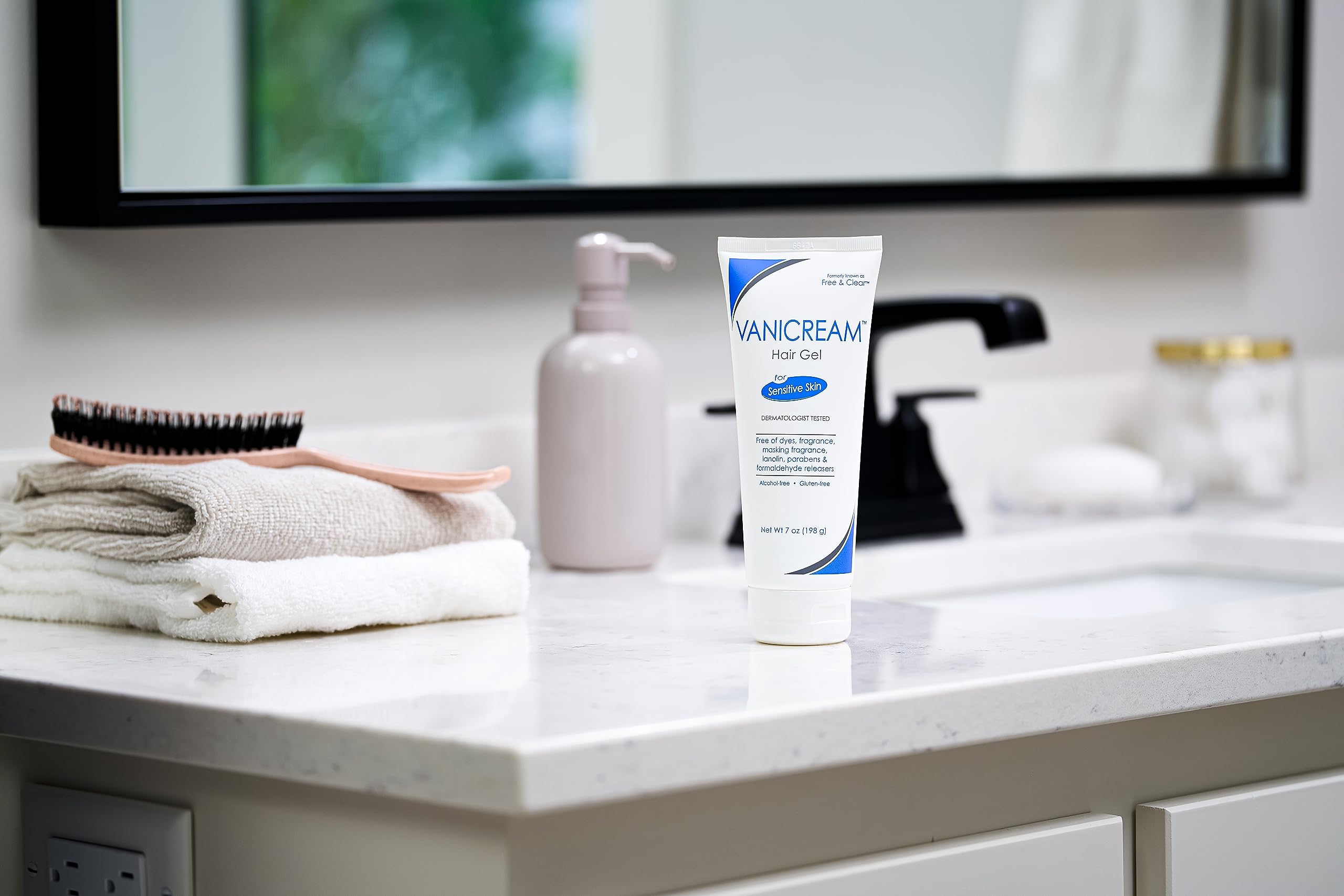 Vanicream Hair Styling Gel texture close-up highlights light, flexible hold.