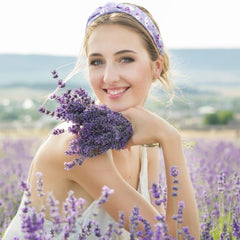 VELSCRUN headband for face washing keeps hair away during skincare routine.
