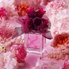 Vera Wang Love Struck cap detail emphasizing premium packaging and luxury feel.